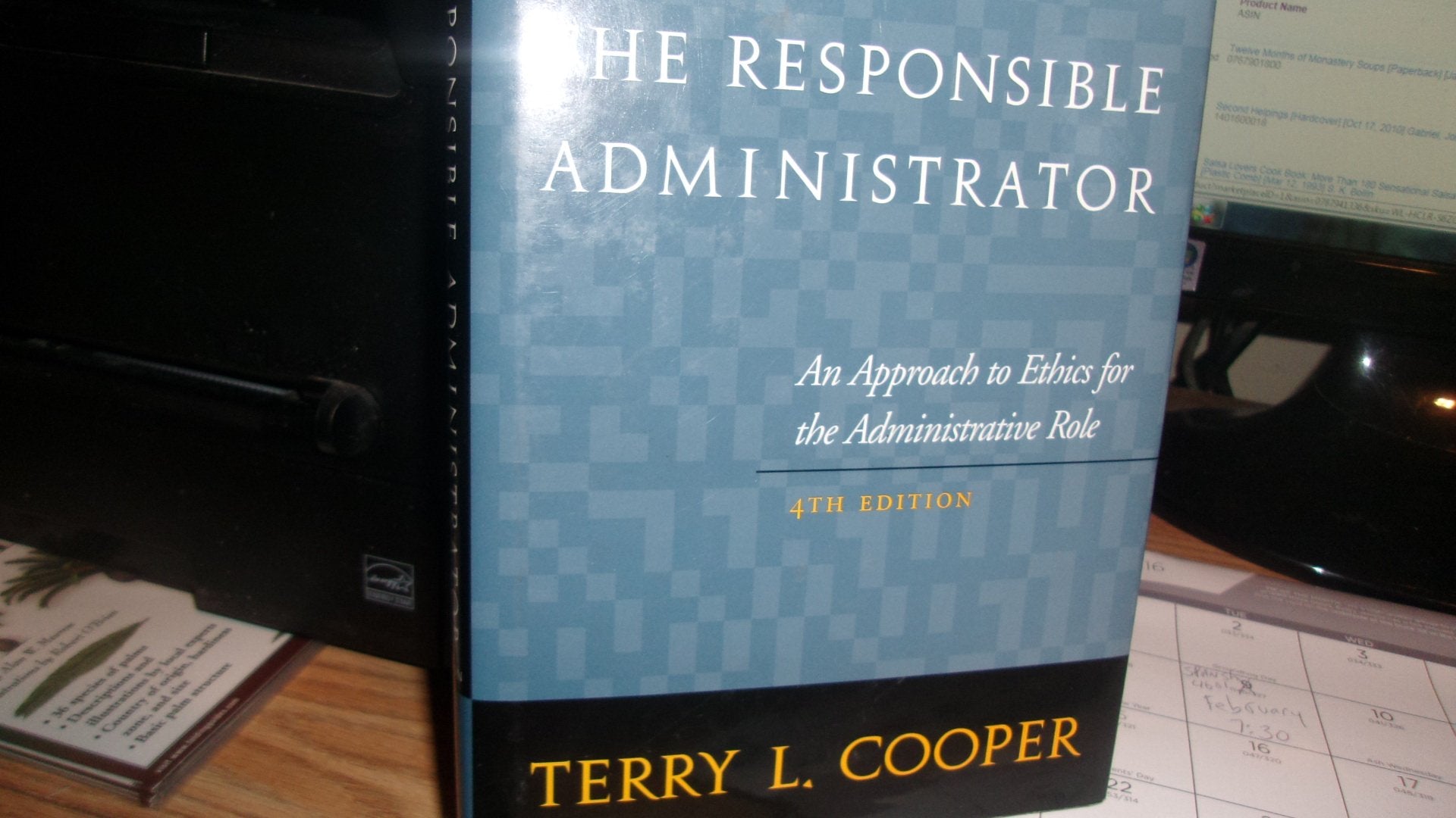 The Responsible Administrator: An Approach to Ethics for the Administrative Role (JOSSEY BASS NONPROFIT & PUBLIC MANAGEMENT SERI,Used