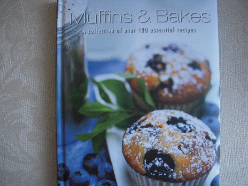 Muffins & Bakes: A Collection of over 100 Essential Recipes,Used