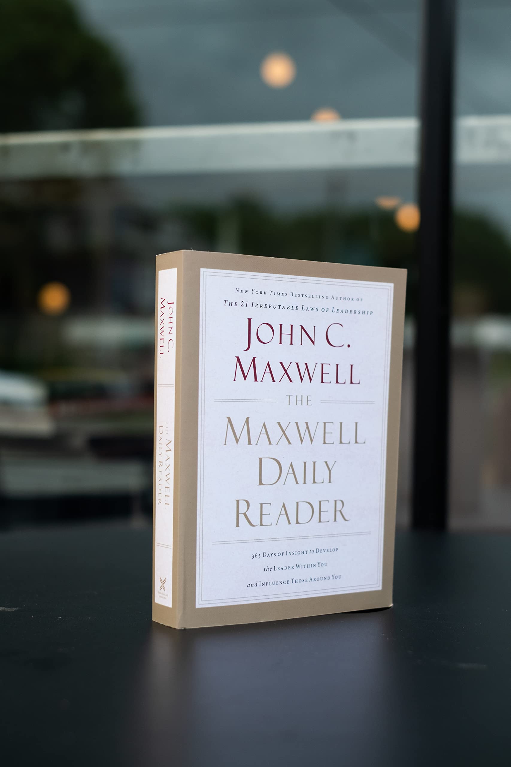 The Maxwell Daily Reader: 365 Days of Insight to Develop the Leader Within You and Influence Those Around You,Used