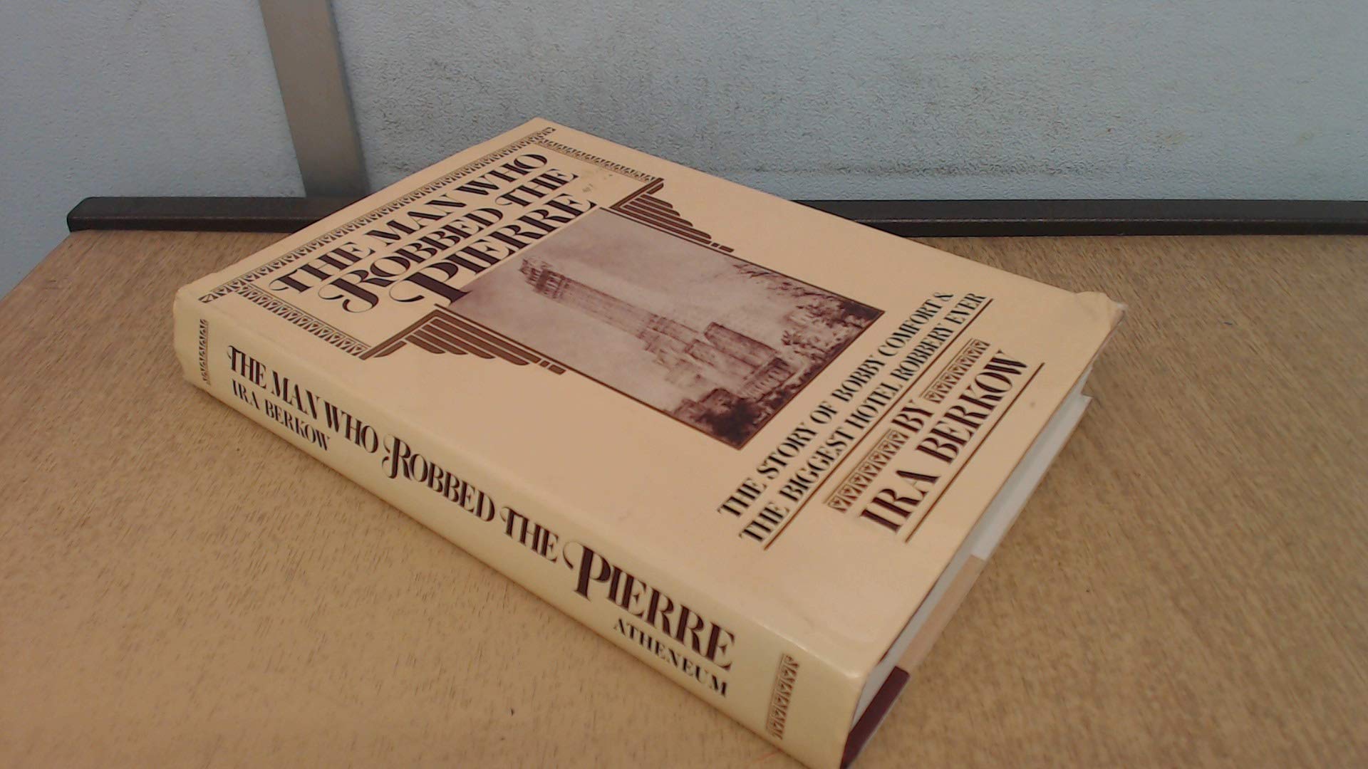 The Man Who Robbed The Pierre: The Story Of Bobby Comfort And The Biggest Hotel Robbery Ever,Used