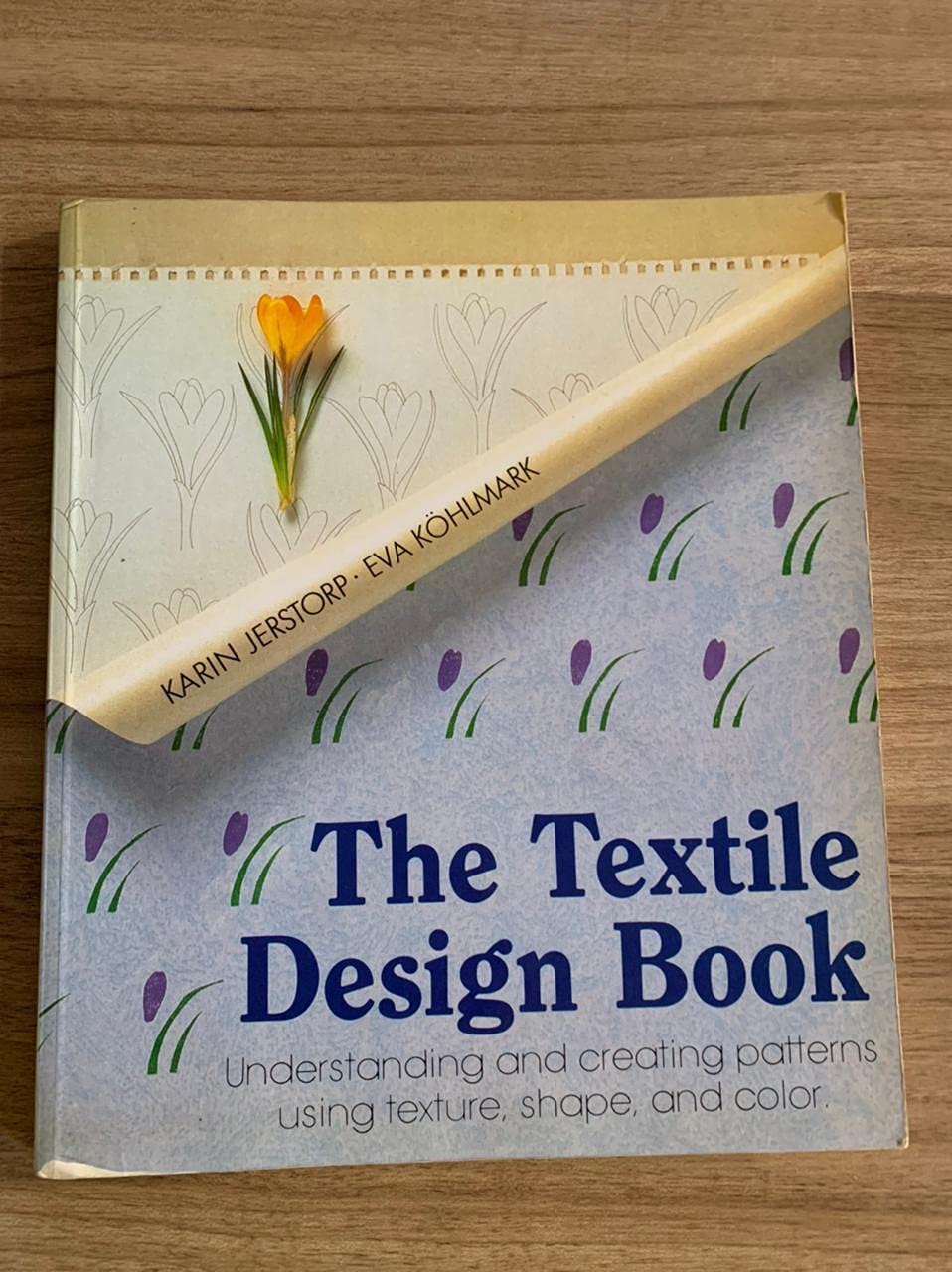 The Fabric Design Book: Understanding and Creating Patterns Using Texture, Shape & Color,Used