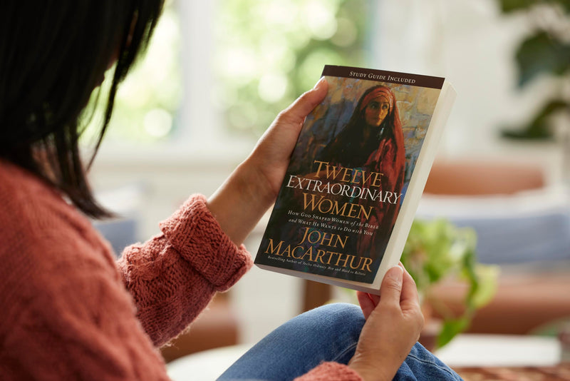 Twelve Extraordinary Women: How God Shaped Women of the Bible, and What He Wants to Do with You,Used