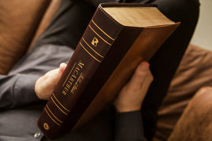 NBLA, Biblia de Estudio MacArthur, Leathersoft, Caf, Interior a dos colores, con ndice, Comfort Print (Spanish Edition),Used