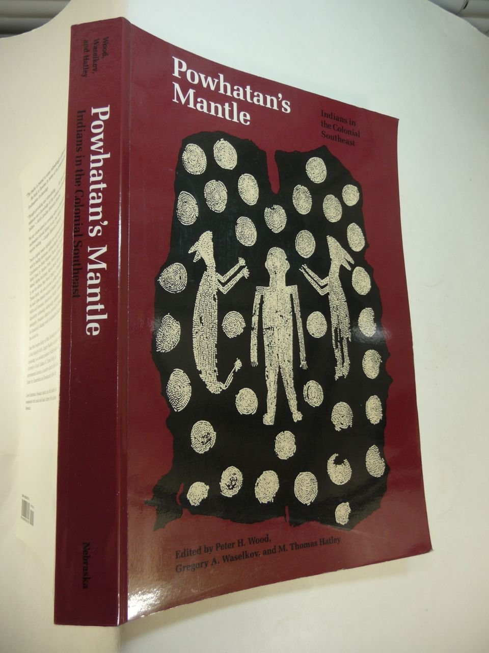 Powhatan's Mantle: Indians in the Colonial Southeast,Used