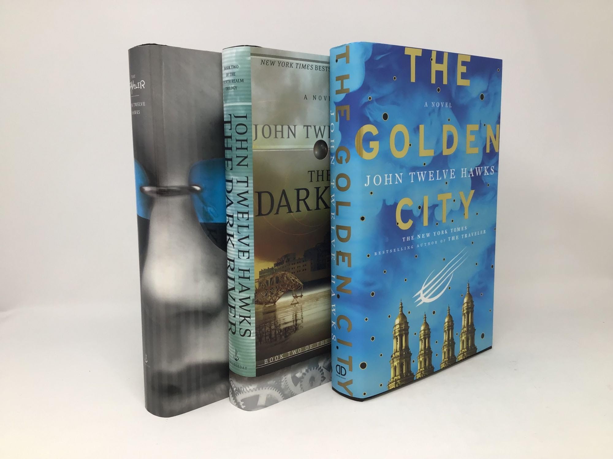 The Traveler (Fourth Realm Trilogy, Book 1),Used