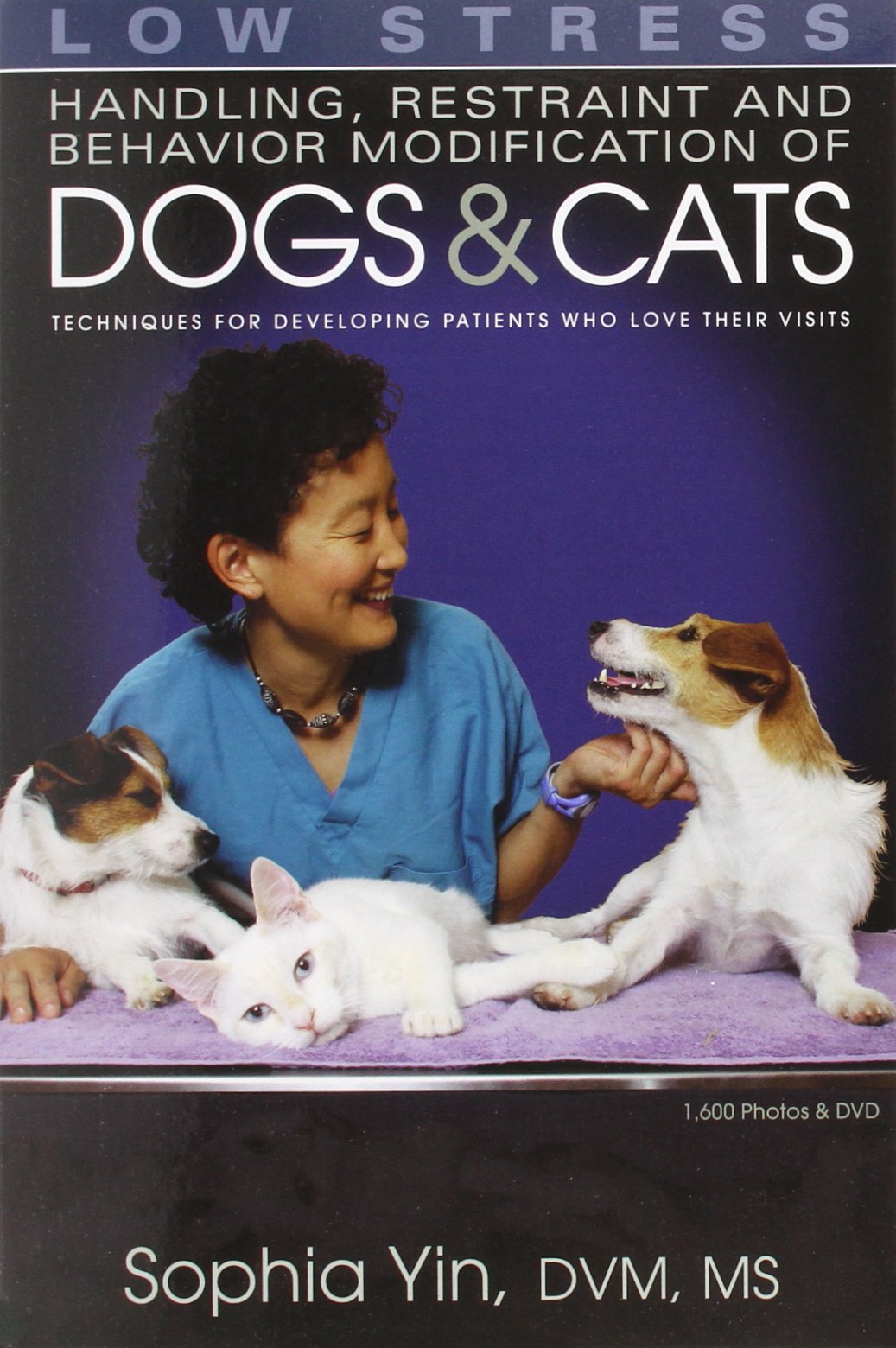 Low Stress Handling Restraint and Behavior Modification of Dogs & Cats: Techniques for Developing Patients Who Love Their Visits,Used