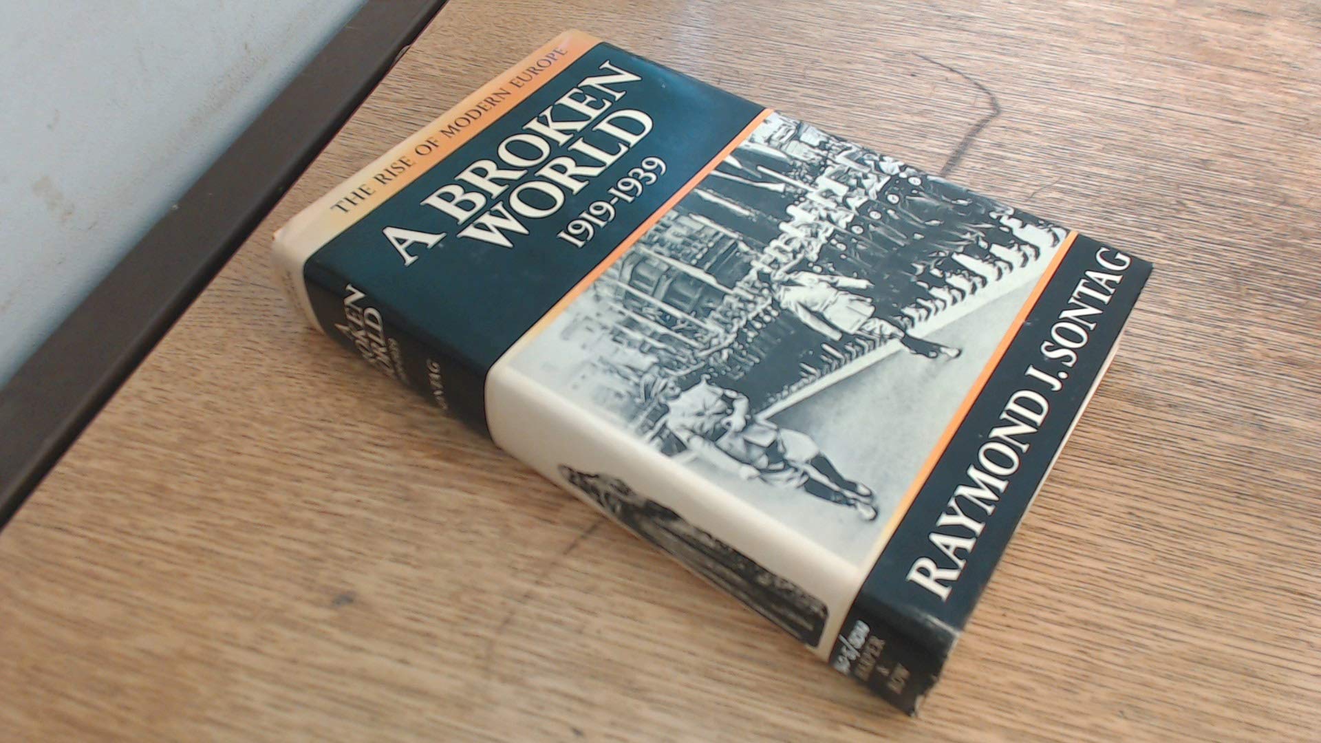 A Broken World, 19191939 (The Rise Of Modern Europe),Used