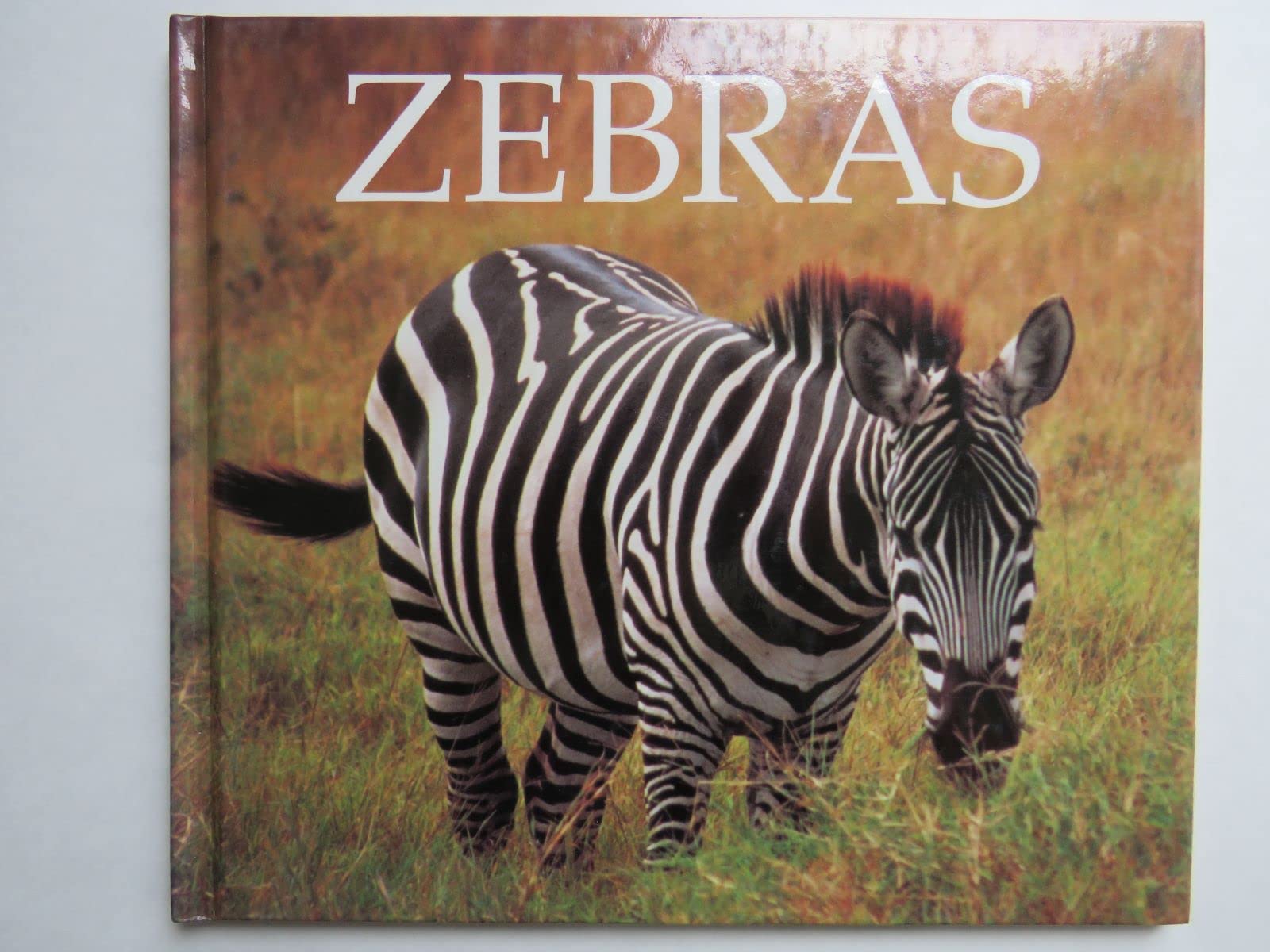 Zebras : Naturebooks Series,Used