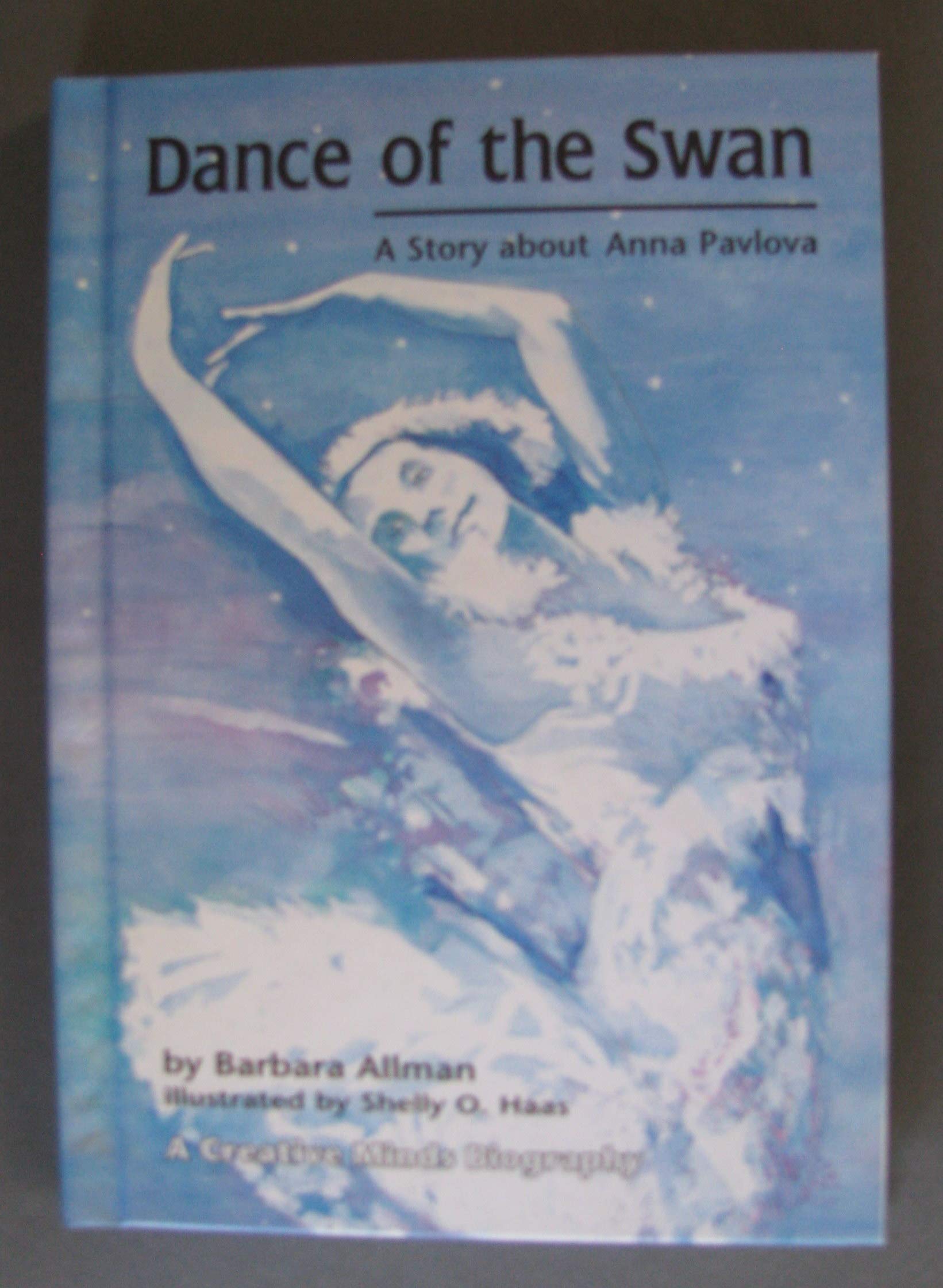 Dance of the Swan: A Story About Anna Pavlova (Creative Minds Biography),Used