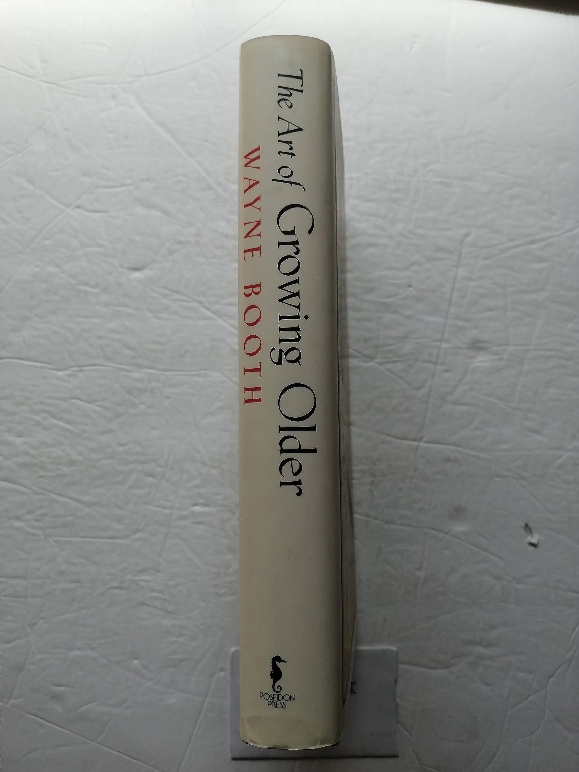 The ART OF GROWING OLD: WRITERS ON LIVING AND AGING,New