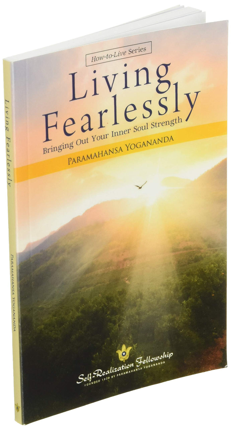 Living Fearlessly (SelfRealization Fellowship) (HowToLive Series),Used