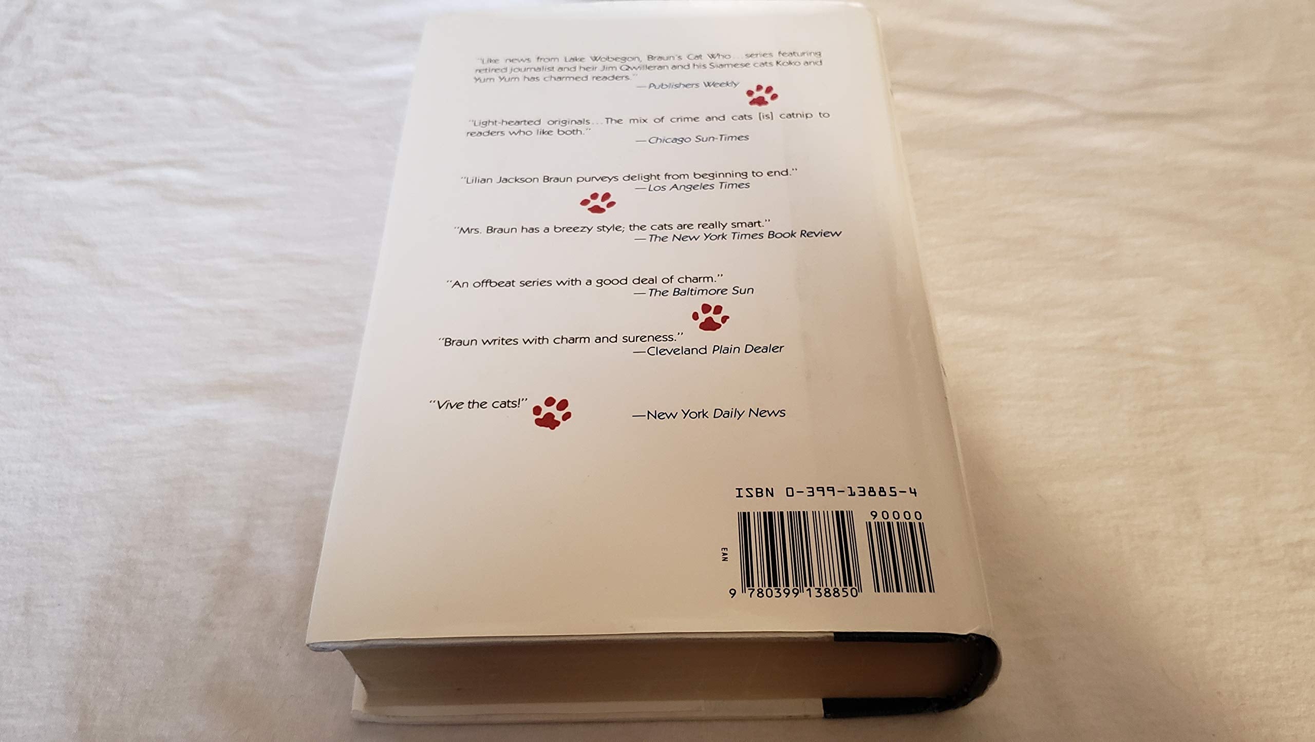 Three Complete Novels: The Cat Who Saw Red / The Cat Who Played Brahms / The Cat Who Played Post Office,Used