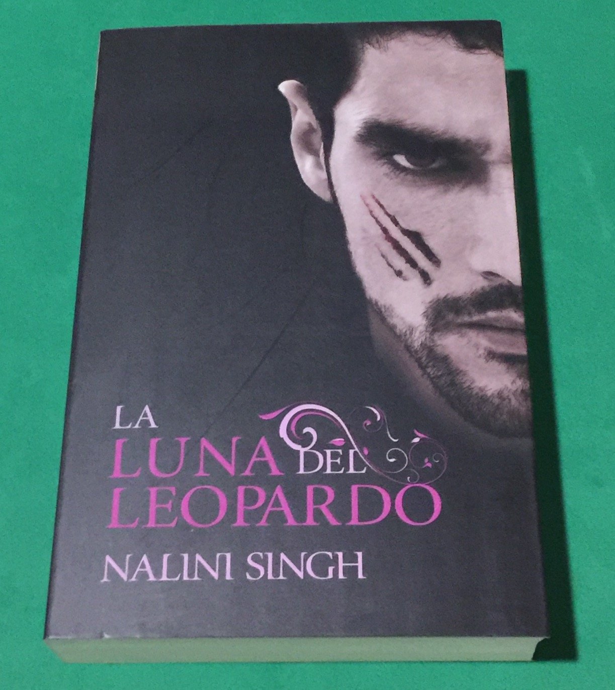La luna del leopardo (Psi/Cambiantes 4) (Psi/Cambiantes / Psi/Changeling) (Spanish Edition),Used