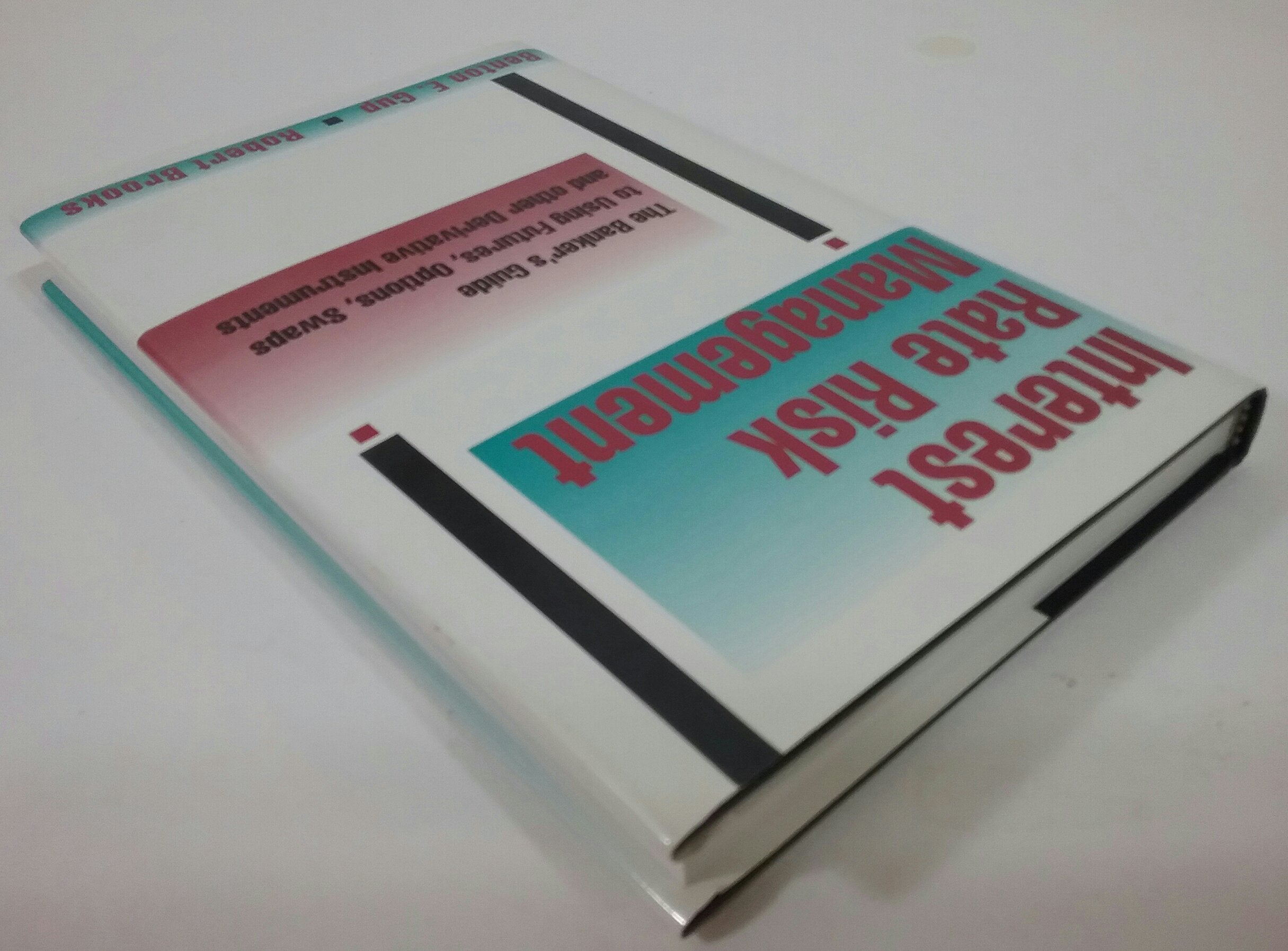 Interest Rate Risk Management: The Banker's Guide to Using Futures, Options, Swaps and Other Derivative Instruments,Used