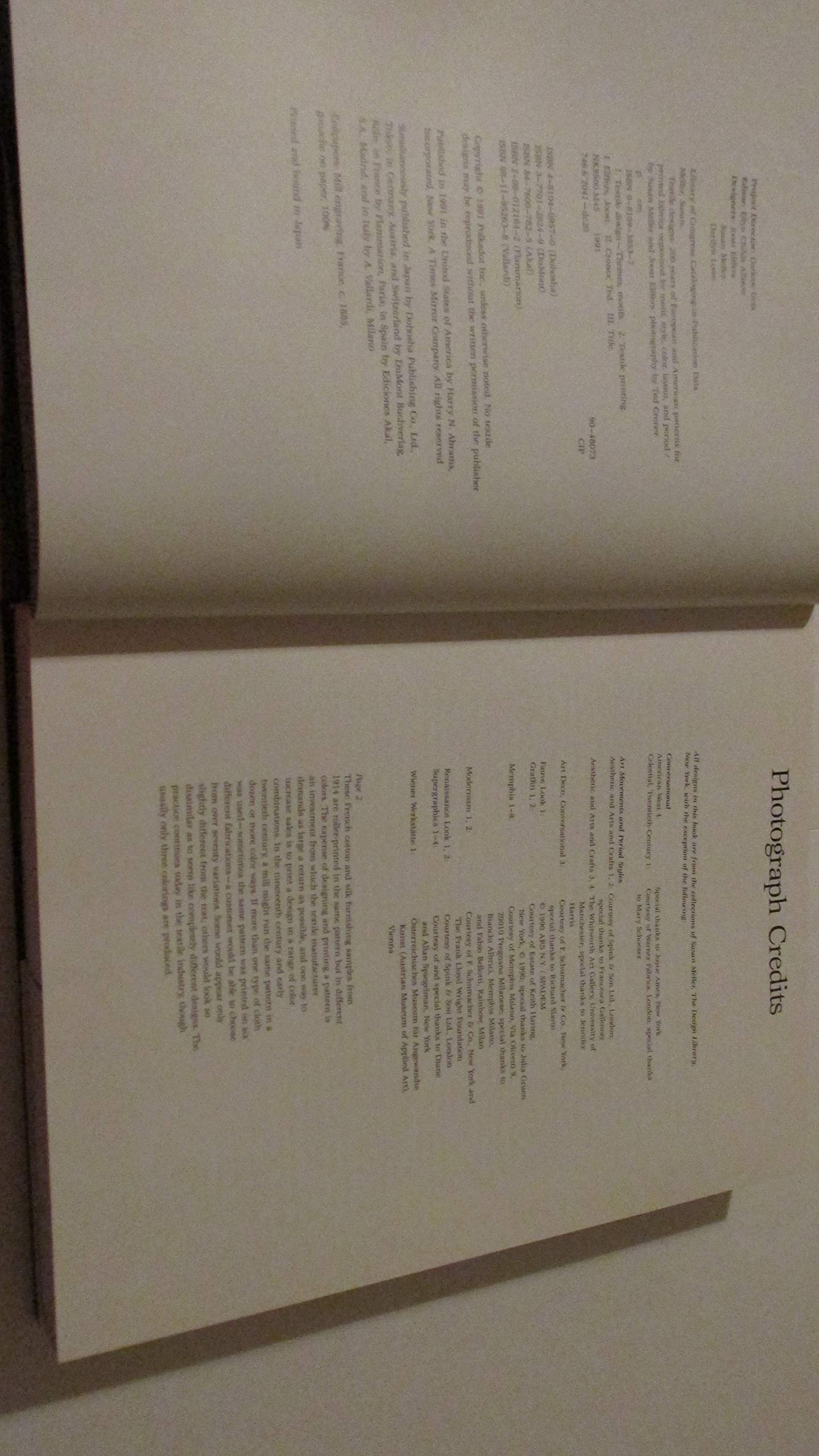Textile Designs: Two Hundred Years of European and American Patterns for Printed Fabrics Organized by Motif, Style, Color, Layou,Used