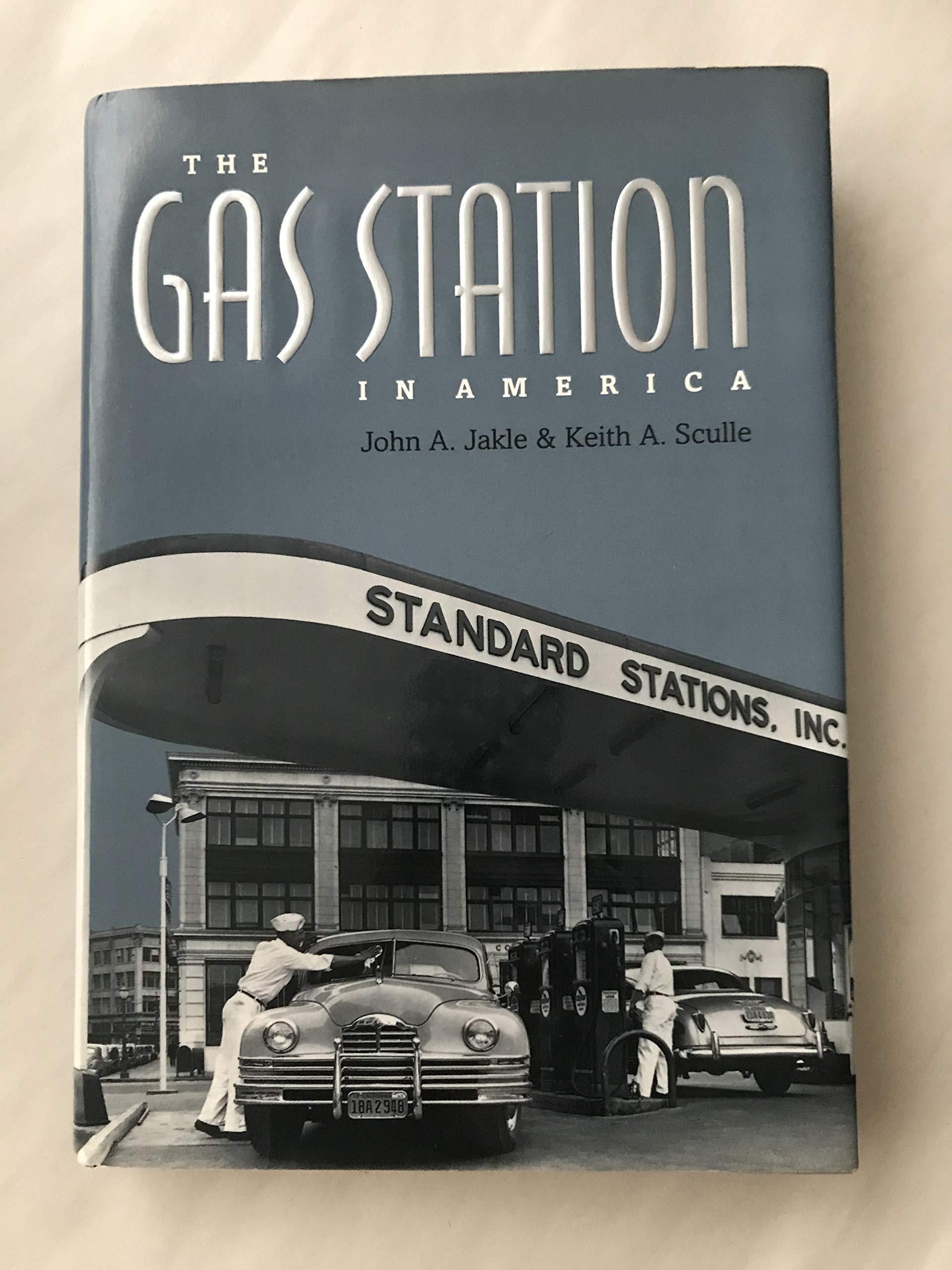 The Gas Station In America (Creating The North American Landscape),New