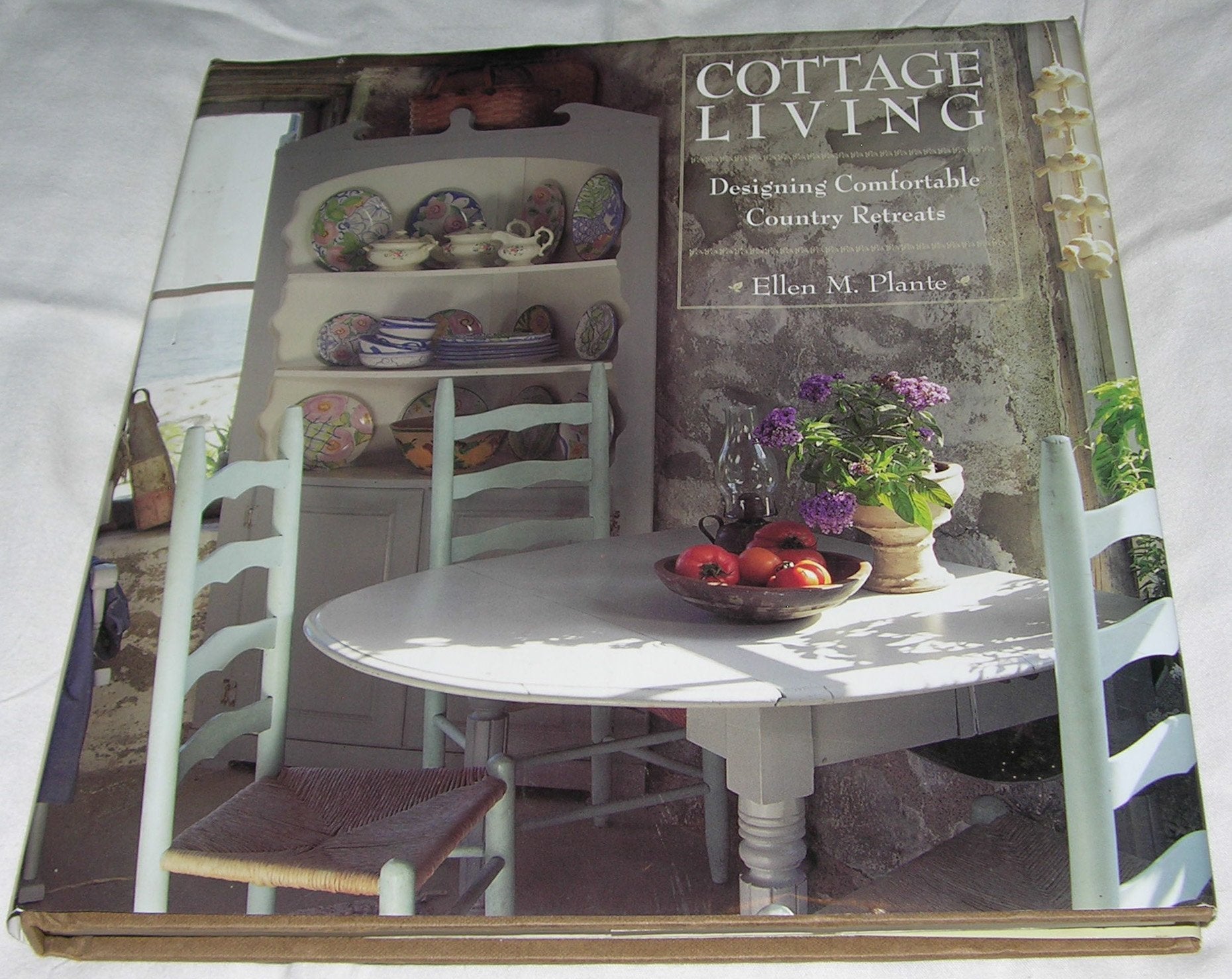 Cottage Living: Creating Comfortable Country Retreats,Used