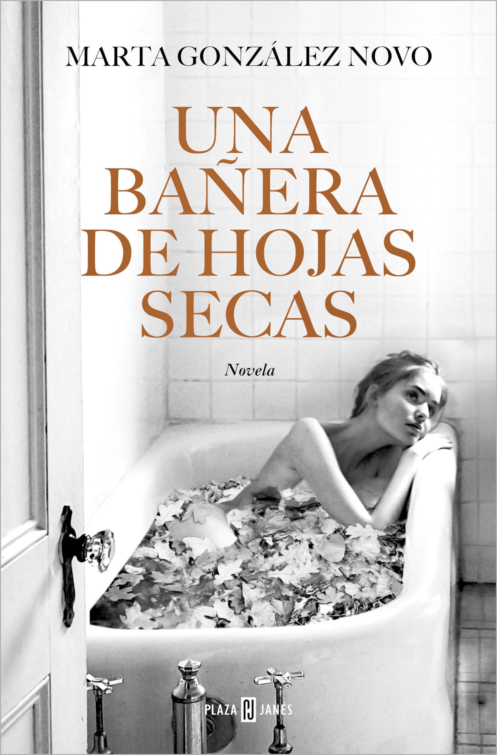 Una baera de hojas secas / A Bath in Dry Leaves (Spanish Edition),New