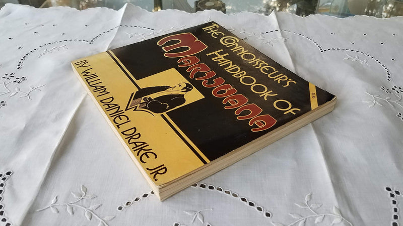 Connoisseur'S Handbook Of Marijuana,Used