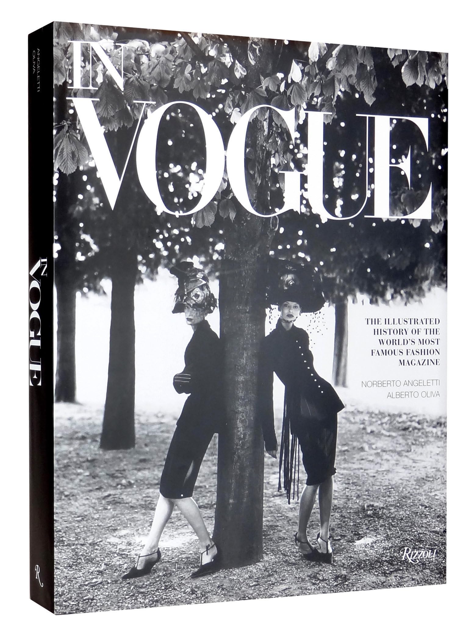 In Vogue: An Illustrated History of the World's Most Famous Fashion Magazine,Used