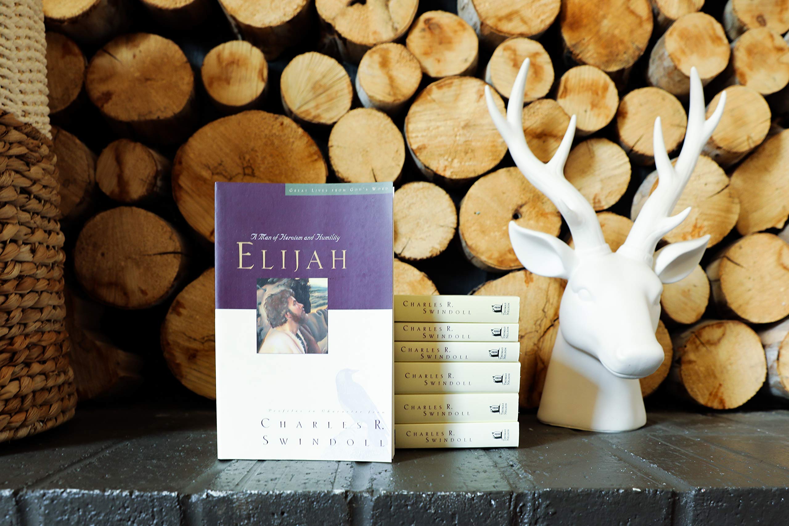 Elijah: A Man of Heroism and Humility (Great Lives Series),Used