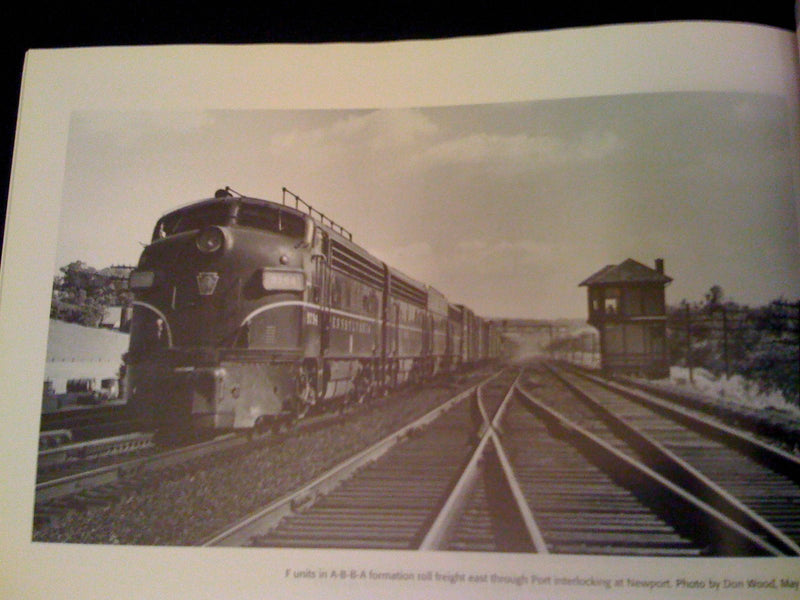 Heart of the Pennsylvania Railroad: The Main Line  Philadelphia to Pittsburgh (Golden Years of Railroading),Used