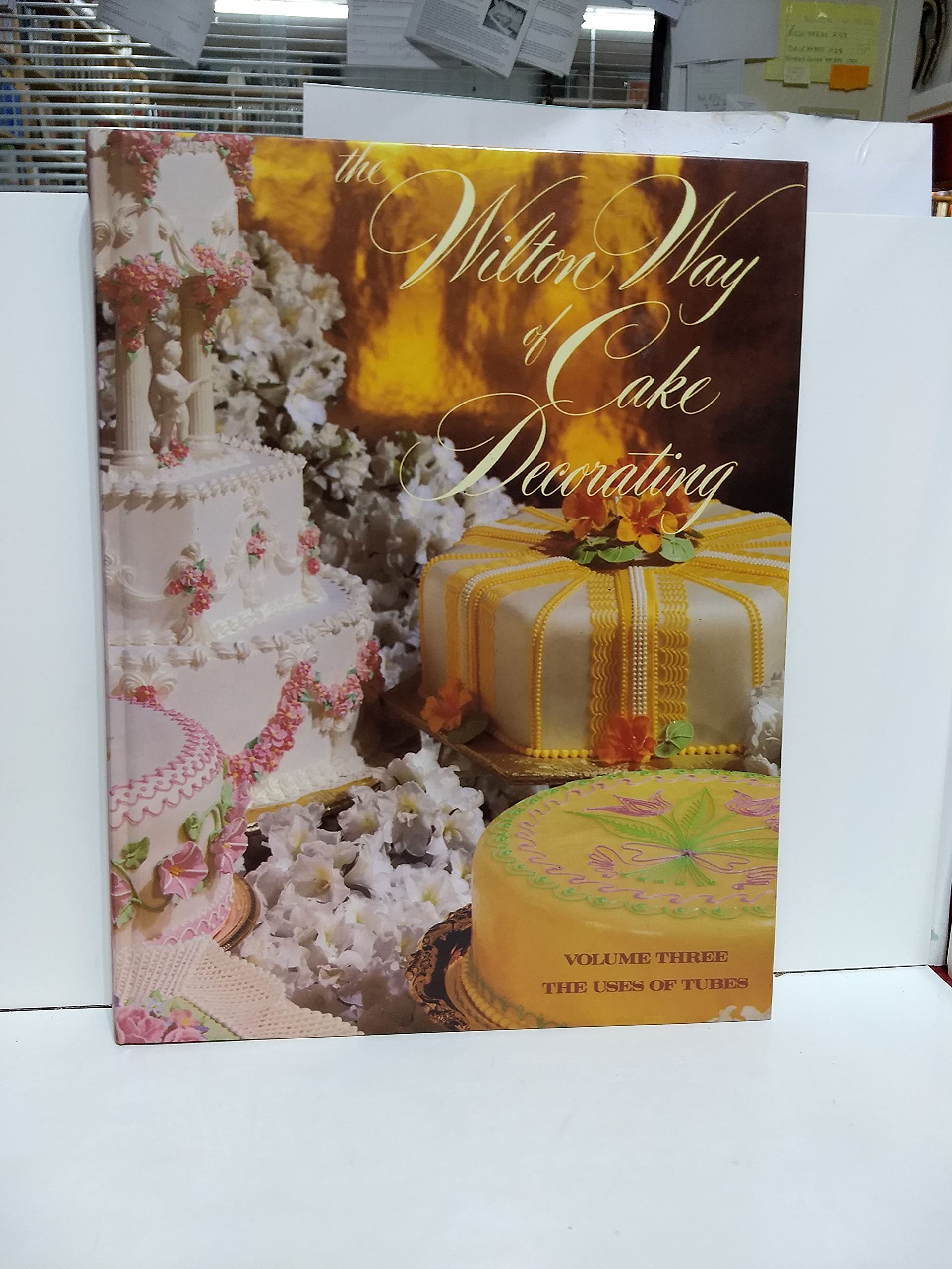 The Wilton Way of Cake Decorating, Vol. 3: Uses of Tubes,Used