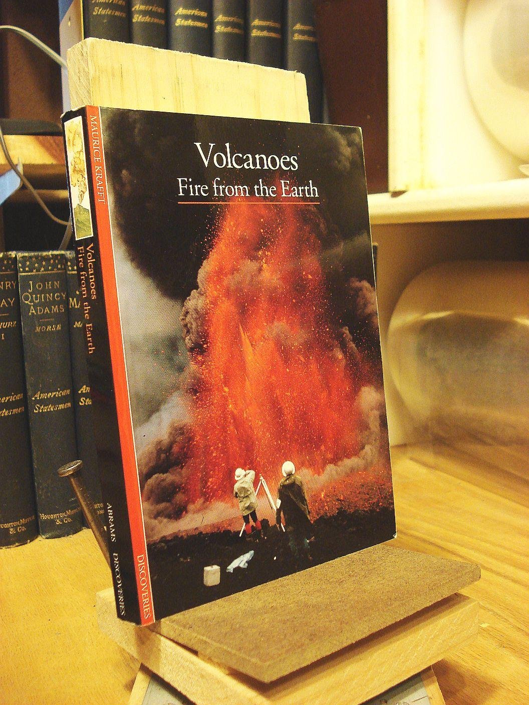 Volcanoes: Fire from the Earth (Discoveries),New