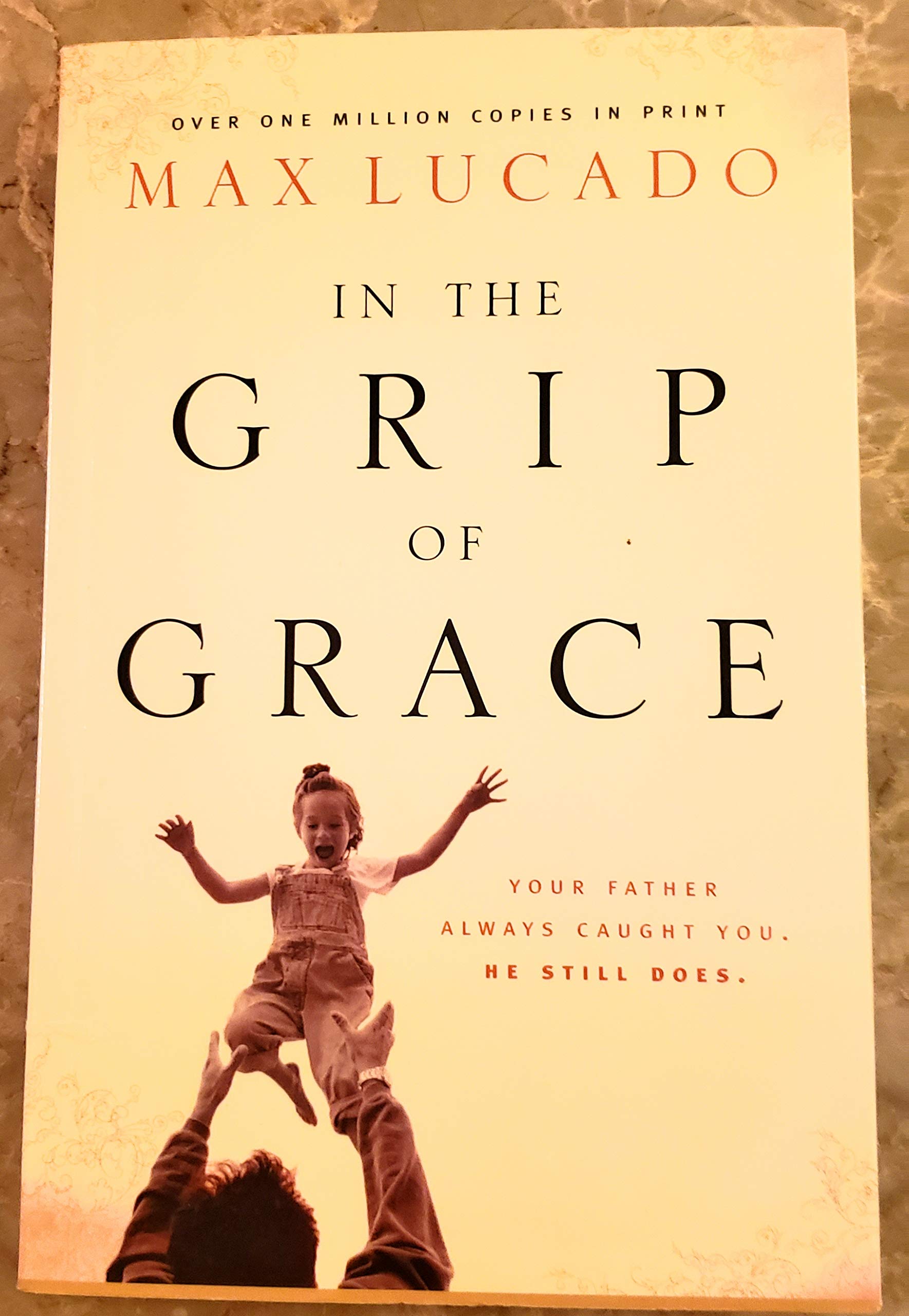 In the Grip of Grace: You Can't Fall Beyond His Love (Walker Large Print Books),Used
