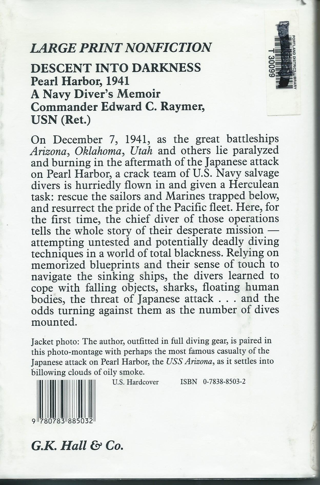 Descent into Darkness: Pearl Harbor, 1941 : A Navy Diver s Memoir (Thorndike Press Large Print American History Series)