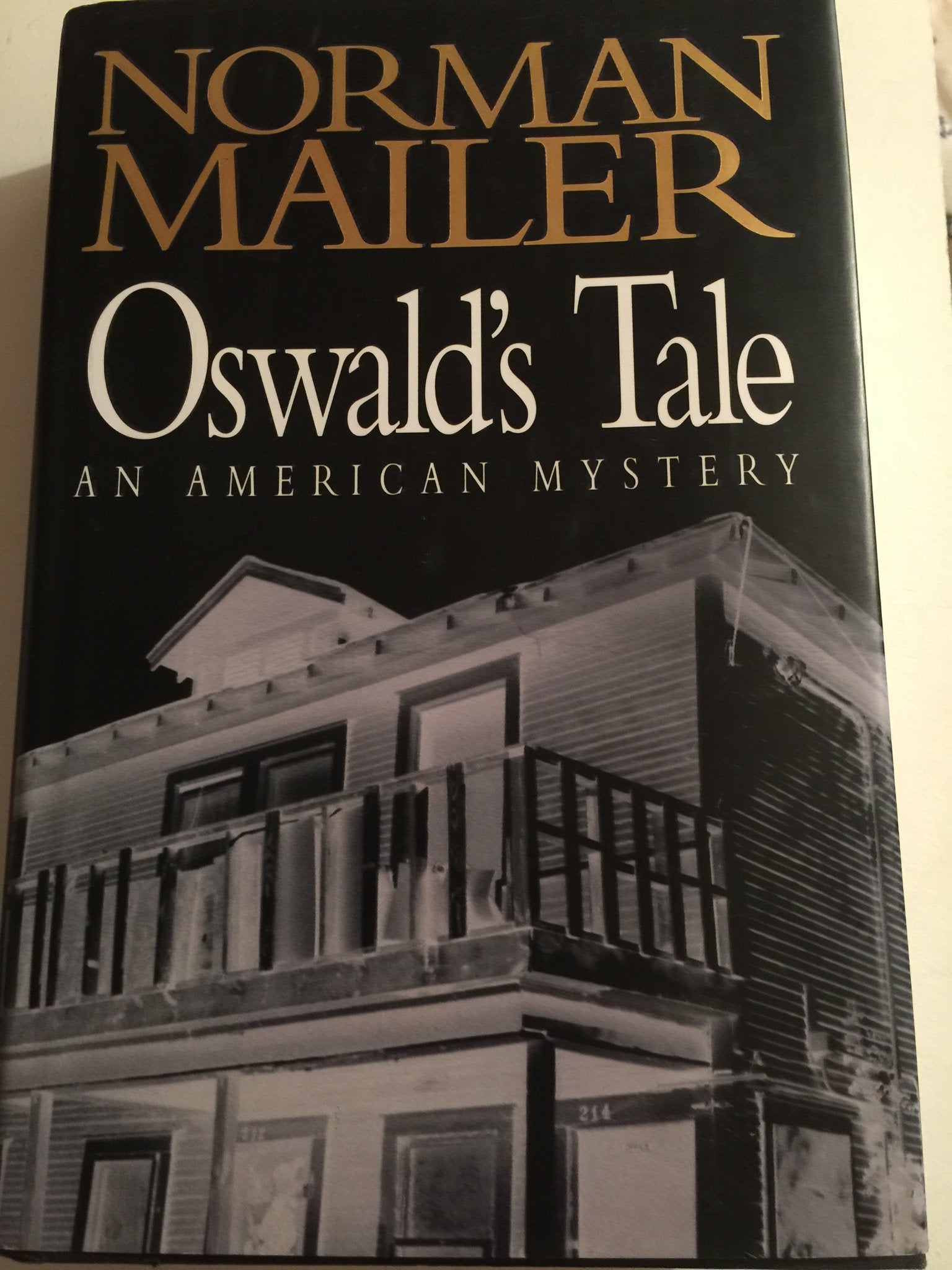 Oswald's Tale: An American Mystery,New