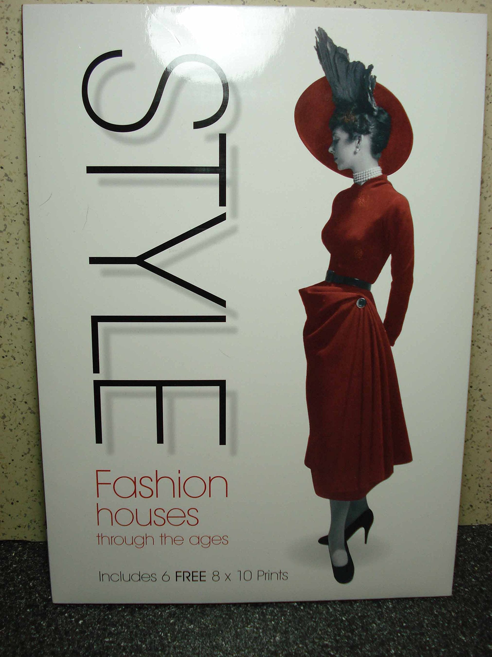 Style: Fashion Houses Through The Ages, Includes 6 Free 8X10 Prints (Book And Print Packs)