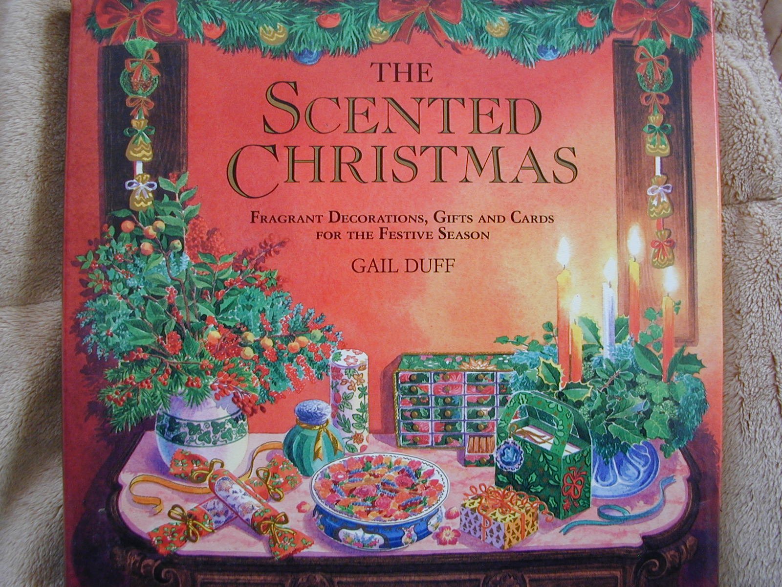 The Scented Christmas: Fragrant Decorations, Gifts, and Cards for the Festive Season,Used