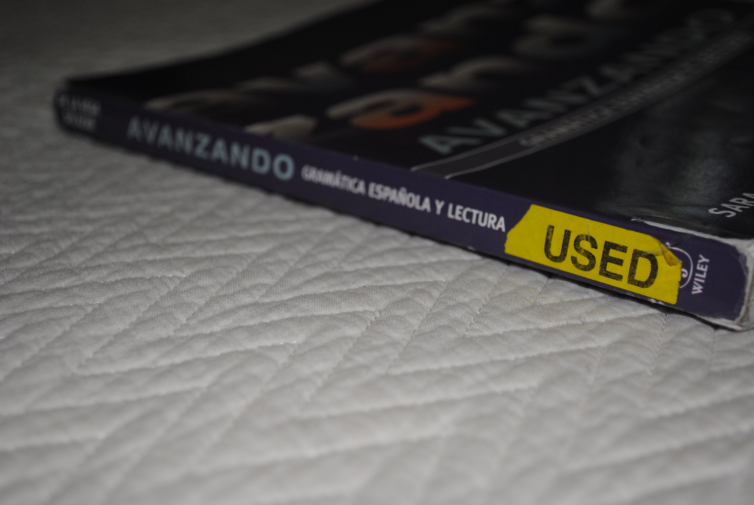 Avanzando: Gramatica espanola y lectura (Spanish Edition),Used