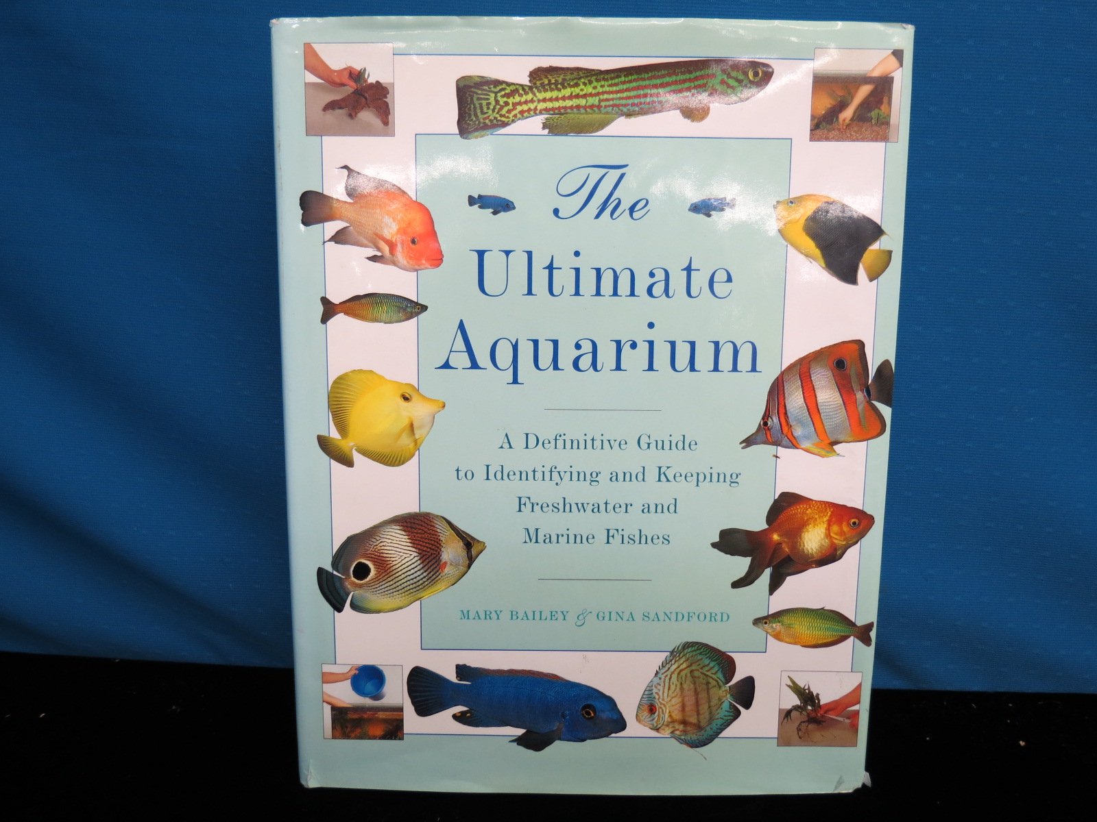 The Ultimate Aquarium: A Definitive Guide to Identifying and Keeping Freshwater and Marine Fishes,Used
