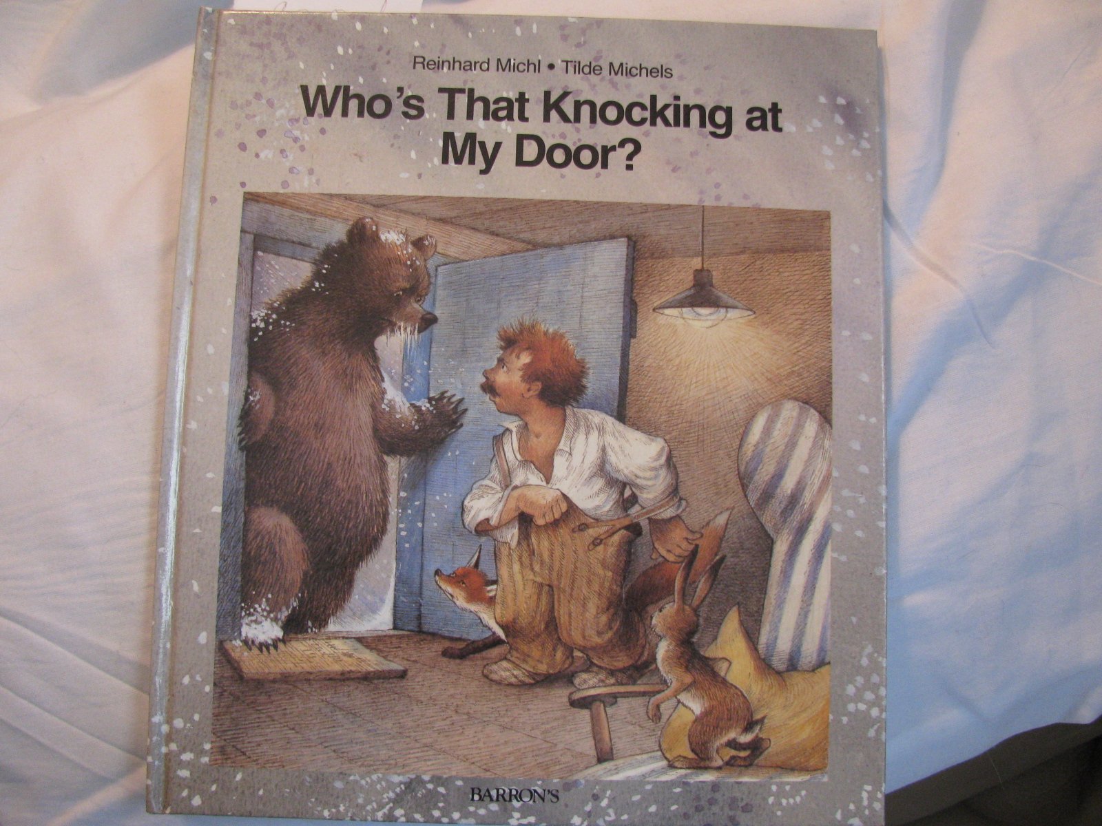 Who'S That Knocking At My Door?: A Story In Verse (English And German Edition)