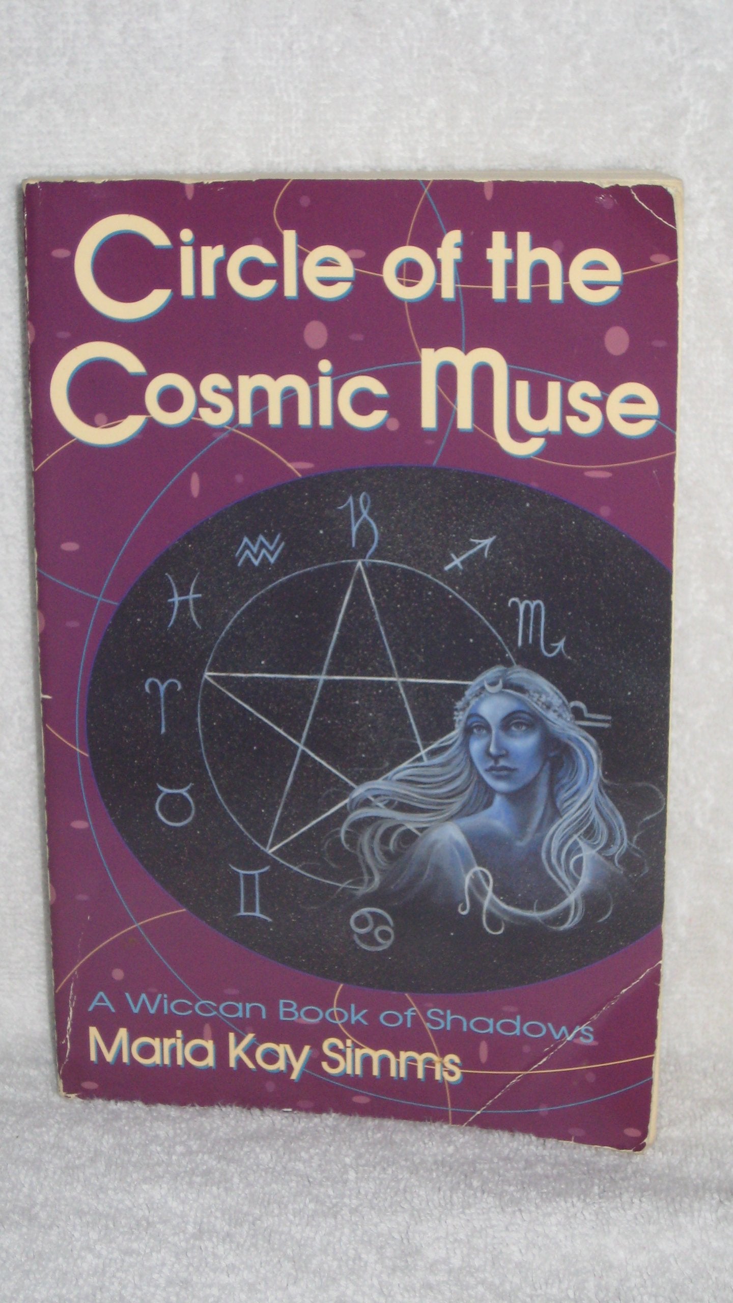 Circle Of The Cosmic Muse: A Wiccan Book Of Shadows
