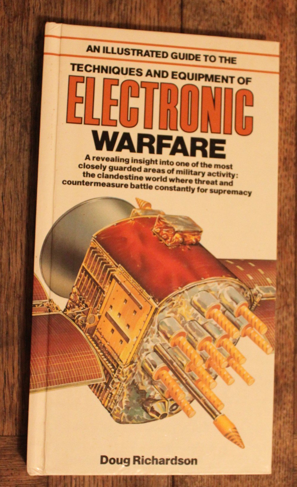 An Illustrated Guide To The Techniques And Equipment Of Electronic Warfare (Illustrated Guides Series)