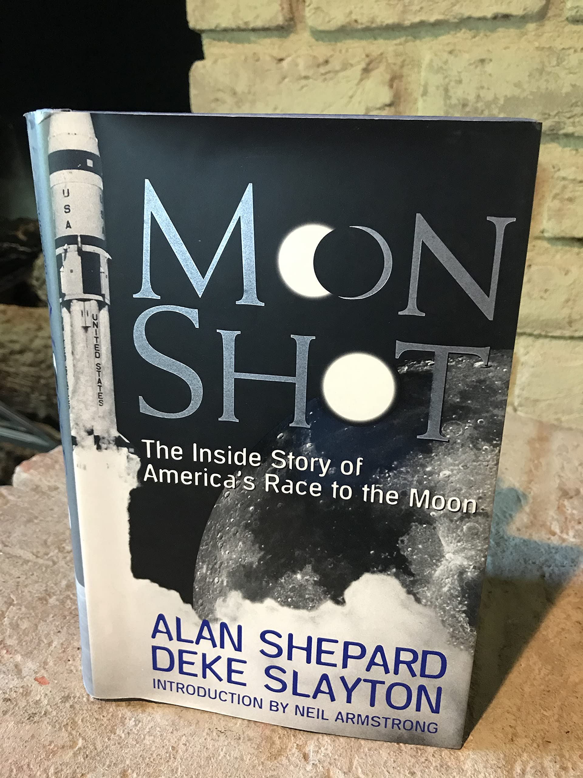 Moon Shot: The Inside Story Of America'S Race To The Moon