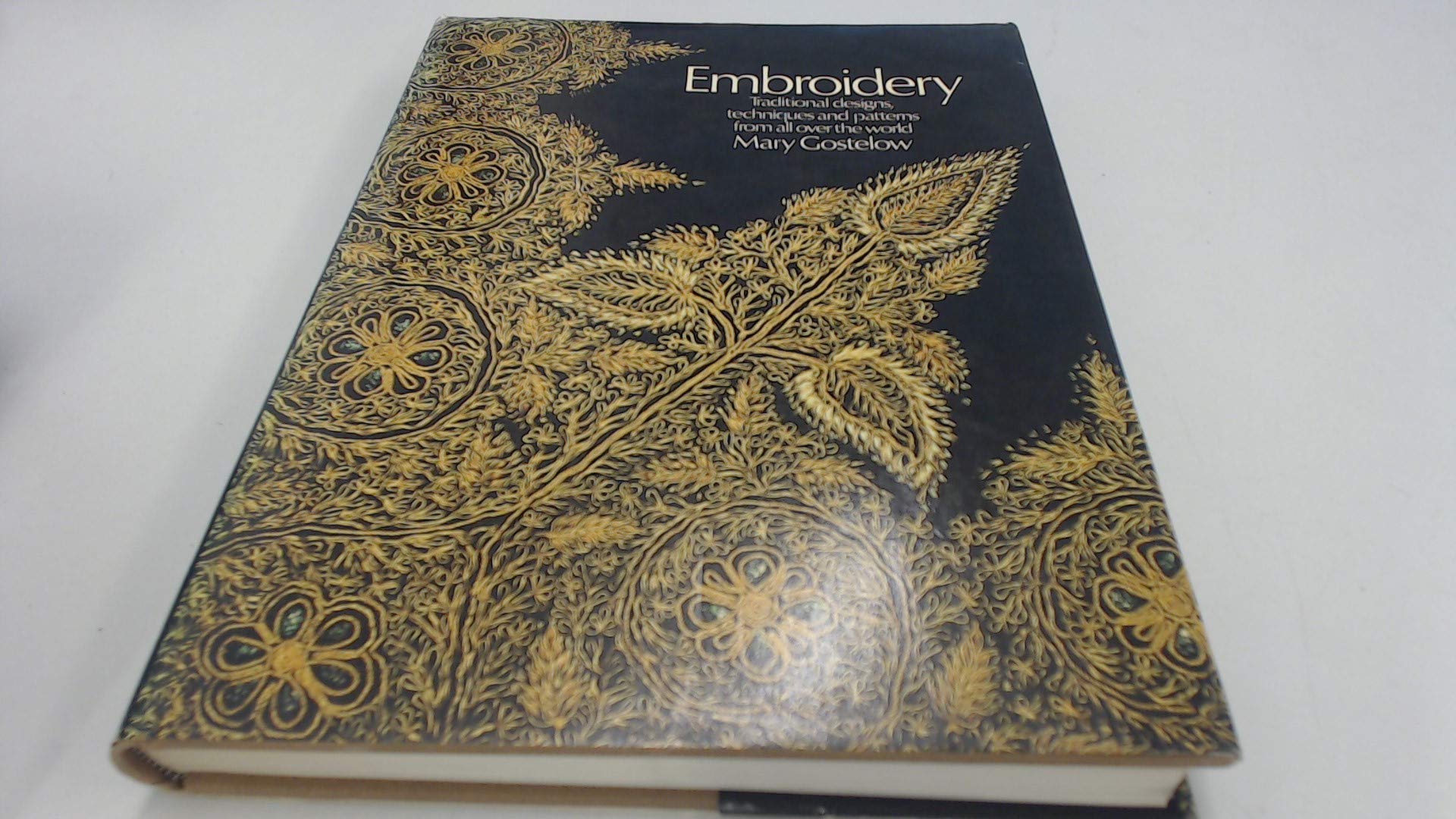 Embroidery: Traditional Designs, Techniques, and Patterns from All over the World,Used