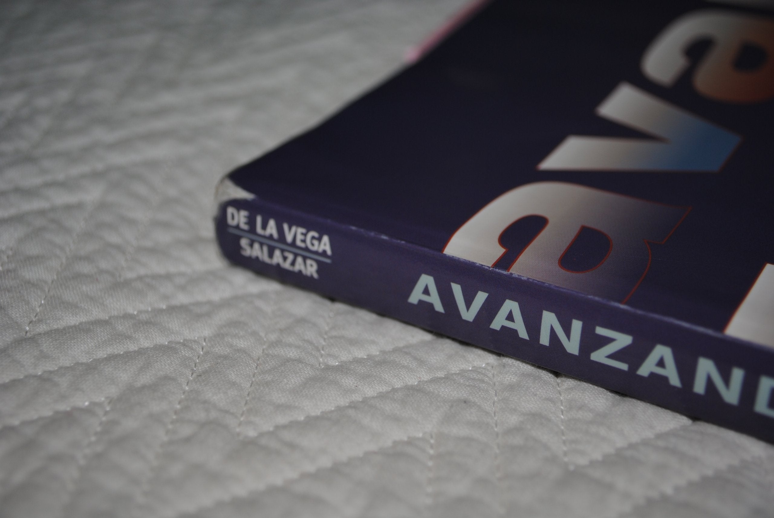 Avanzando: Gramatica espanola y lectura (Spanish Edition),Used