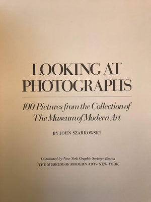 Looking at photographs;: 100 pictures from the collection of the Museum of Modern Art,,New