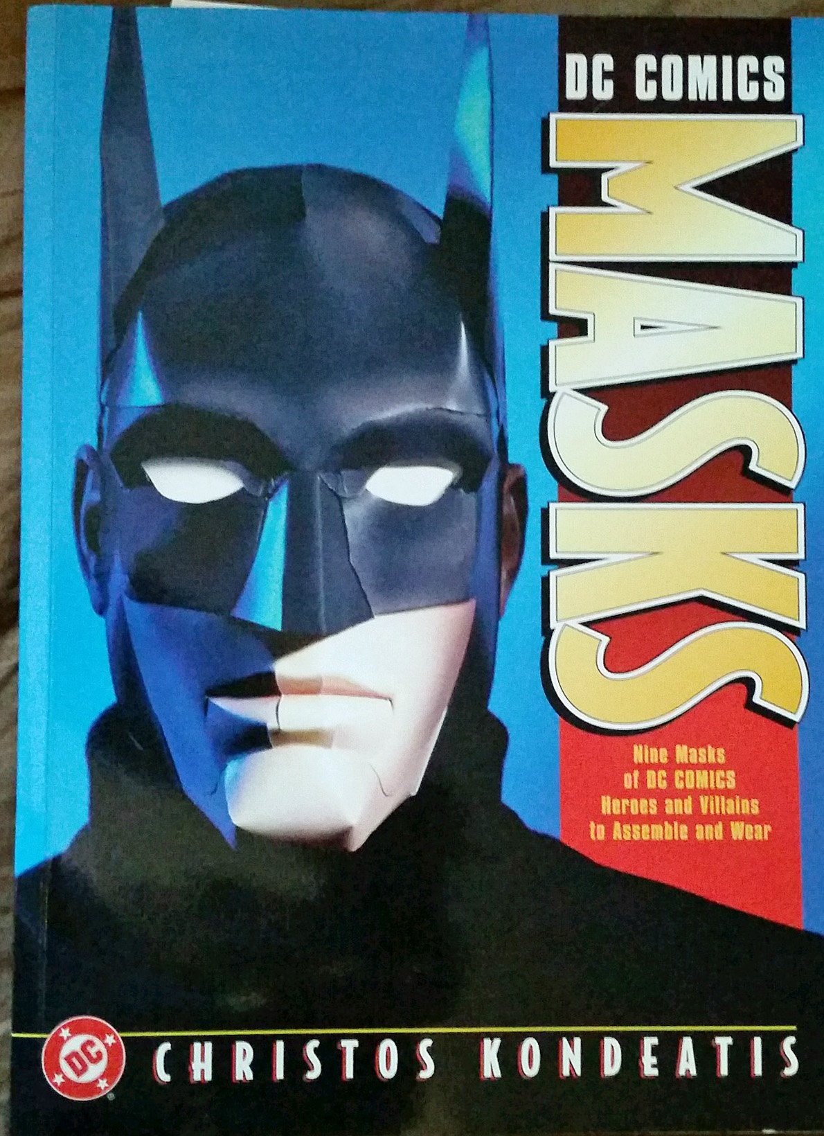 Dc Comics Masks: Nine Masks Of Dc Comics Heroes And Villains To Assemble And Wear,Used
