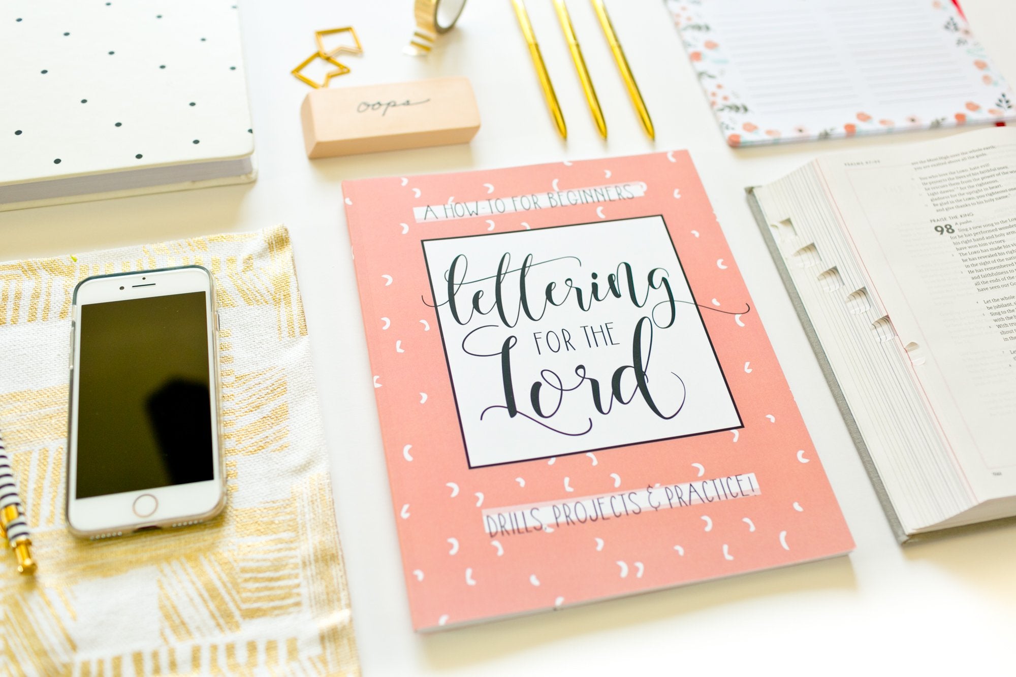 Crowning Glory: Reflections of Hollywoods Favorite Confidant,Used