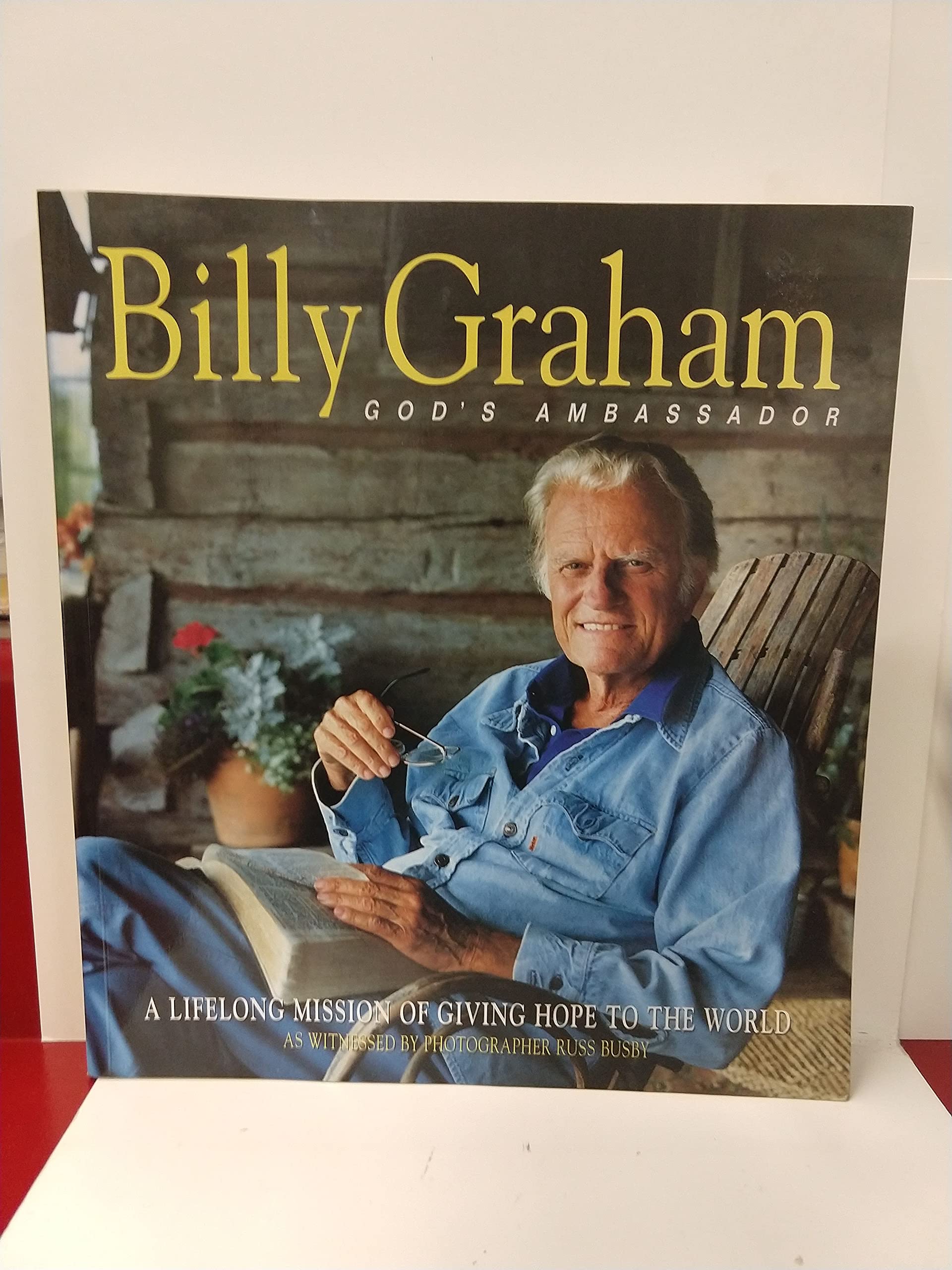 Billy Graham, God's Ambassador: A Lifelong Mission of Giving Hope to the World,New