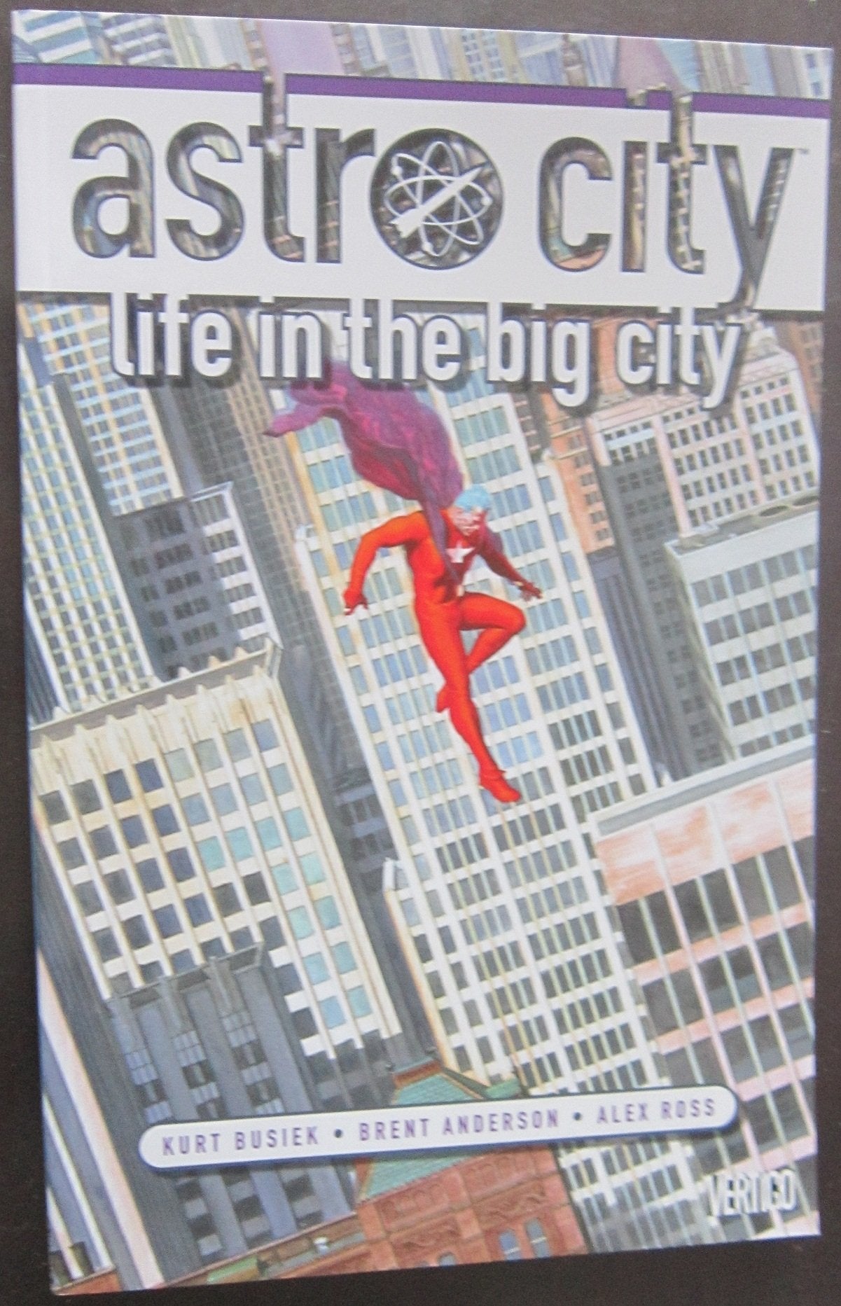 Astro City: Life in the Big City (New Edition),Used