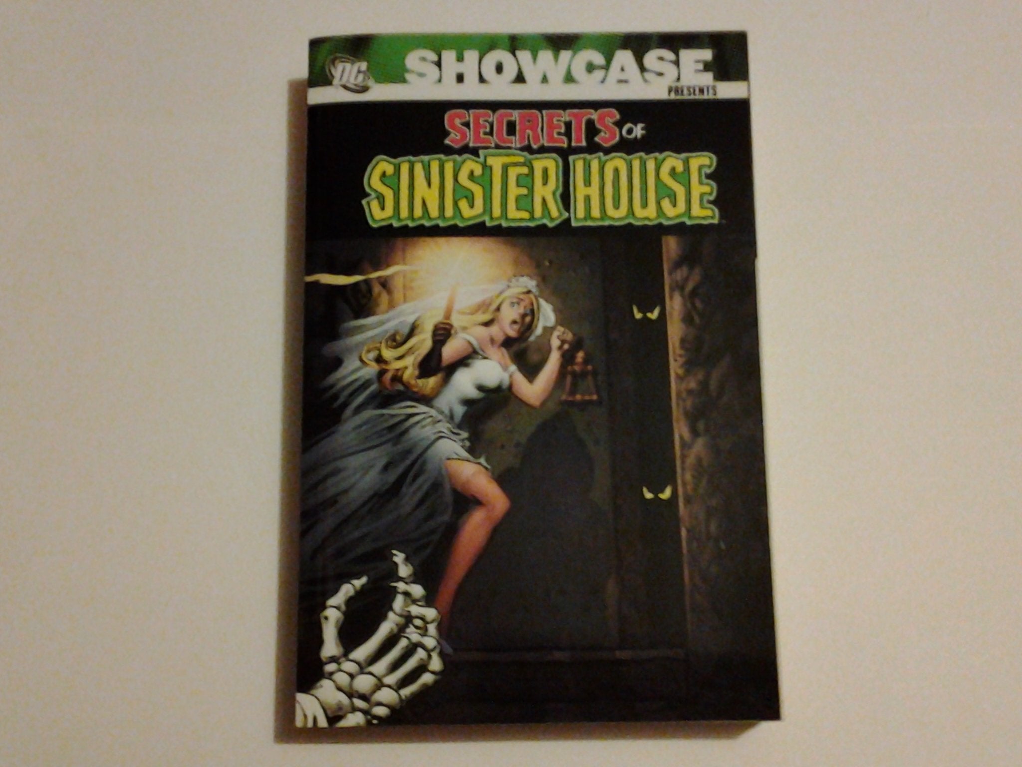 Showcase Presents the Secrets of Sinister House,Used