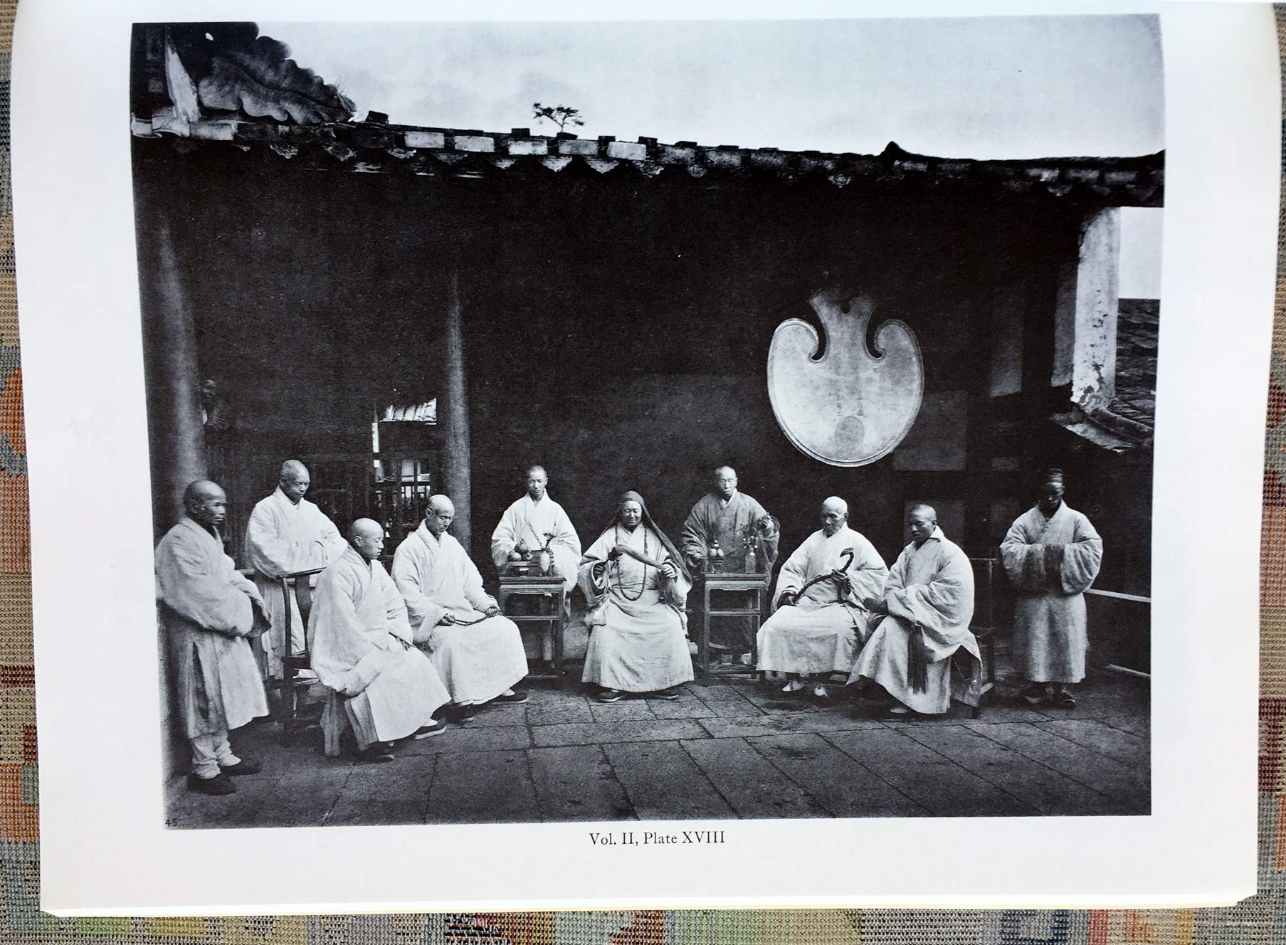 China and Its People in Early Photographs: An Unabridged Reprint of the Classic 1873/4 Work,Used