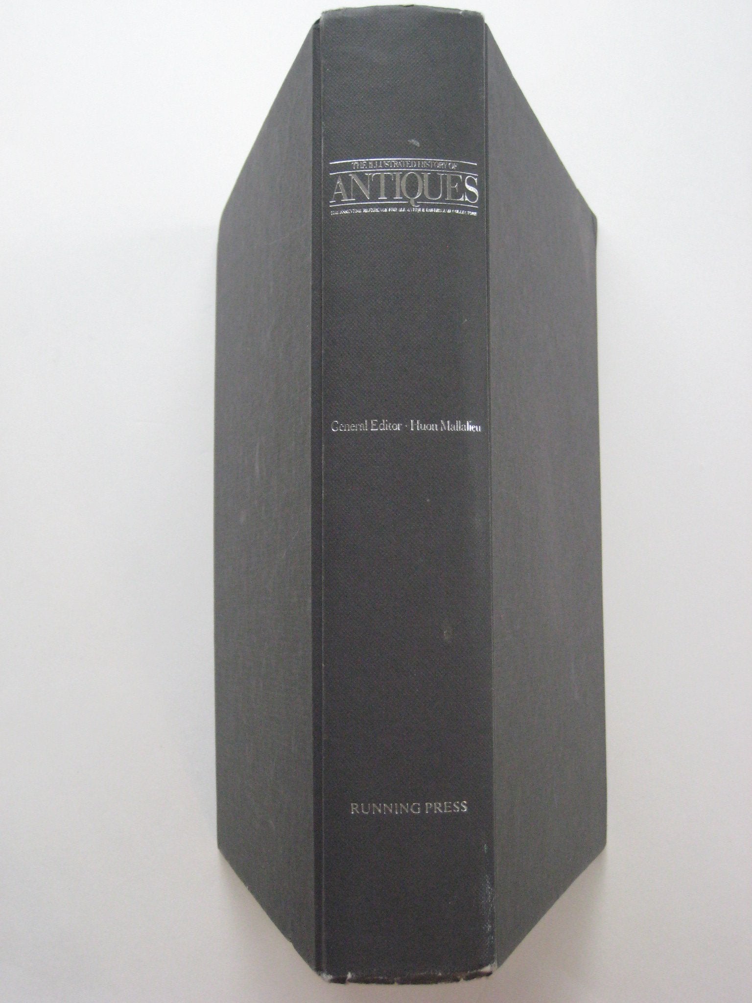 The Illustrated History of Antiques: The Essential Reference for All Antique Lovers and Collectors,Used