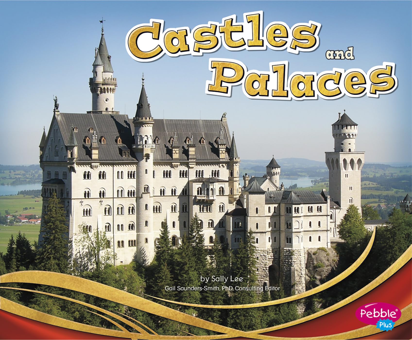 Castles And Palaces (Pebble Plus: Royalty),Used